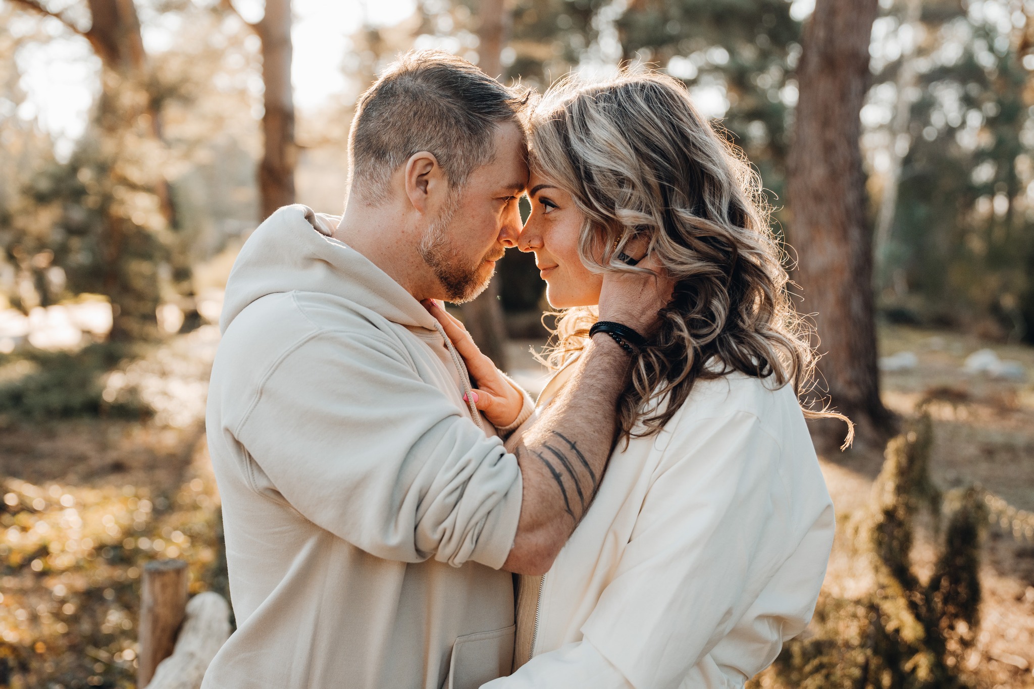 Mit Katrin & Eddie einen schönen Abend verbracht 📷 😍
Wenn mir Jemand sagen würde, dass die Bilder Anfang März entstanden sind..ist aber so 😅
Danke euch beiden, es war so toll ❗
#paarshooting #sonnenuntergangsshooting #hochzeitsfotografdortmund #sunsetshooting #engangement #hochzeitsantrag #bridetobe2026 #engagementshooting #wirheiraten2026