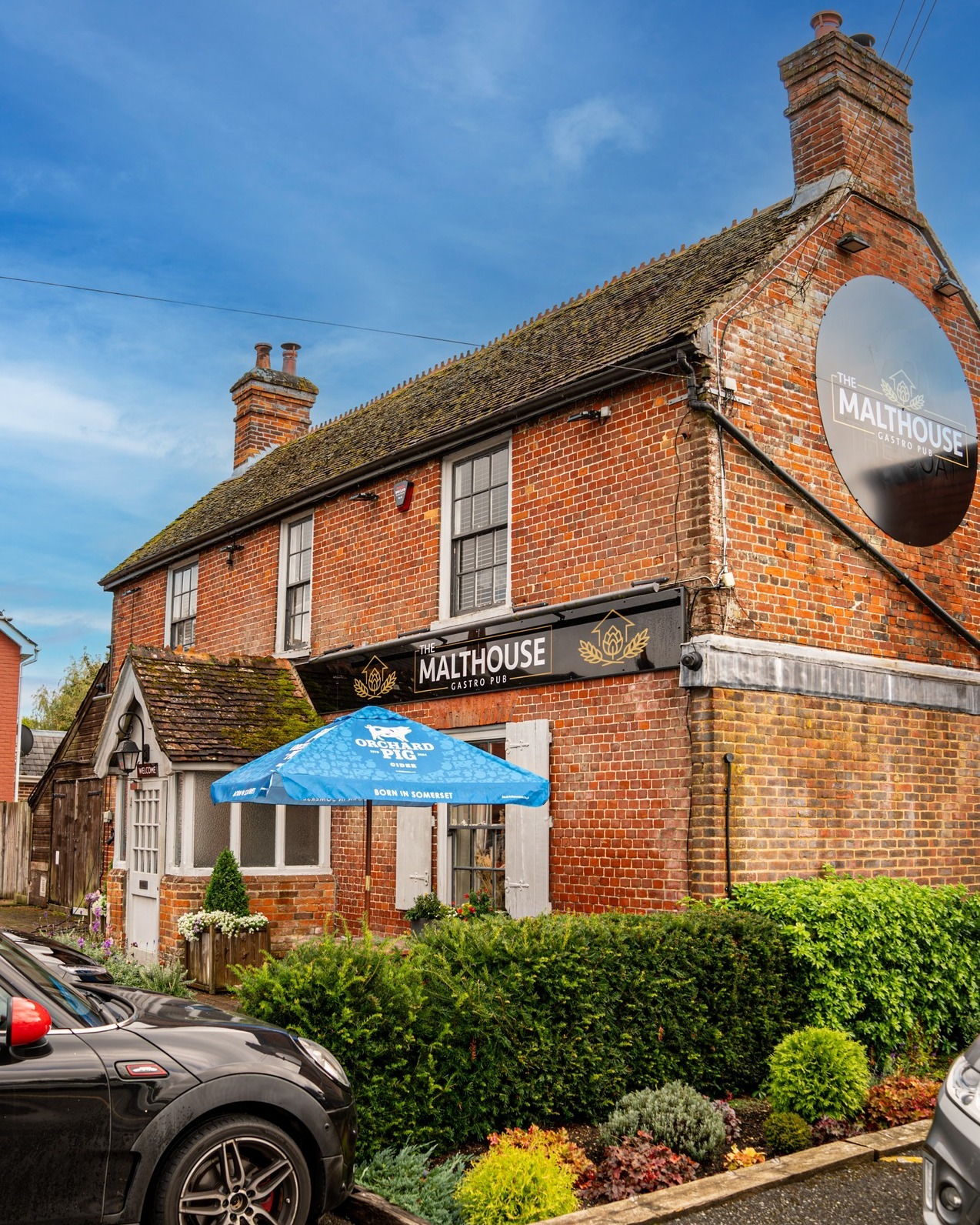 Sunday is nearly here… have you booked yet? 🍽️
The countdown is on to one of our favourite times of the week – Sunday Lunch tomorrow at The Malthouse.
🥩 Slow-roasted meats
🥔 Crispy roasties
🥕 Seasonal veg
🍷 Proper gravy & all the trimmings
Whether you're bringing the family, meeting friends, or just fancy a comforting roast to round off the week – book now to avoid missing out.
⚽ And don’t forget – we’ll be showing Everton v Arsenal live at 12:30pm today, so come early to catch the game!
Book now at themalthousepub.co.uk or call us on 01794 337777.
#SundayLunch #TheMalthouse #RoastDinner #RomseyPubs #EvertonvArsenal #WeekendPlans