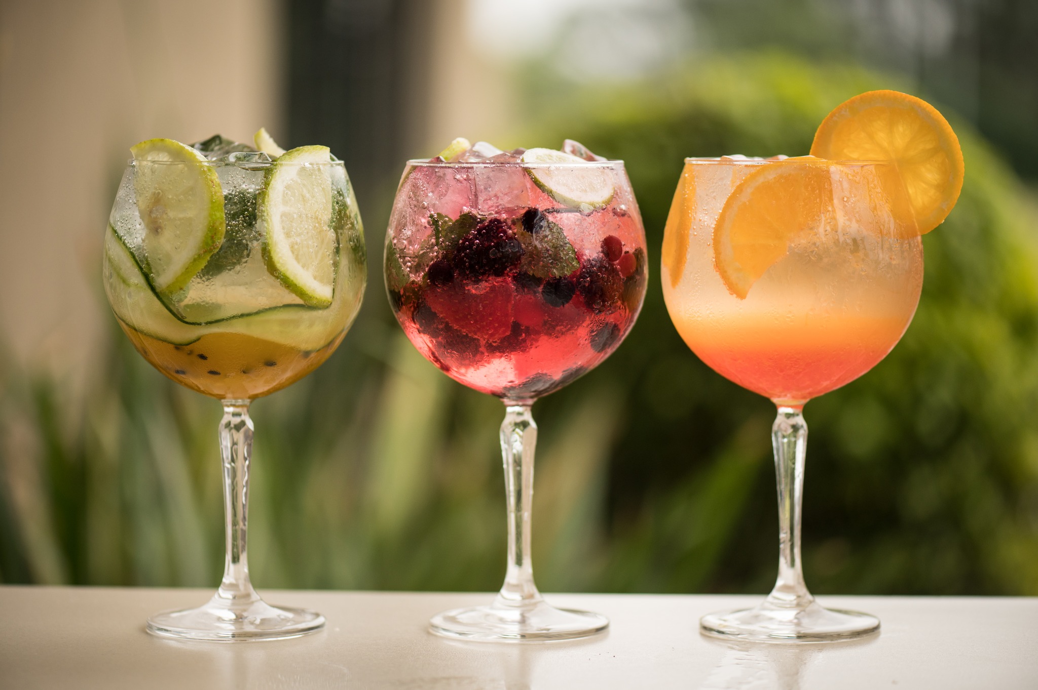 Gin is not a fad, it's a North Coast staple 🍹🍋🫐🍓🍊
Our gin cocktails are fresh and fragrant, perfect for sliding into the weekend and taking the edge off the heat.
Our cocktails include; a passion fruit coulis, elderflower, mint, & Indian tonic combo. Or, how about berries, rosemary, strawberry syrup, & pink tonic?
Helloooooo summer 😎
#ginandtonic
#gincocktails
#foodfundicafe
#sugarrushpark
#ballito
#ballitolifestyle
#summer