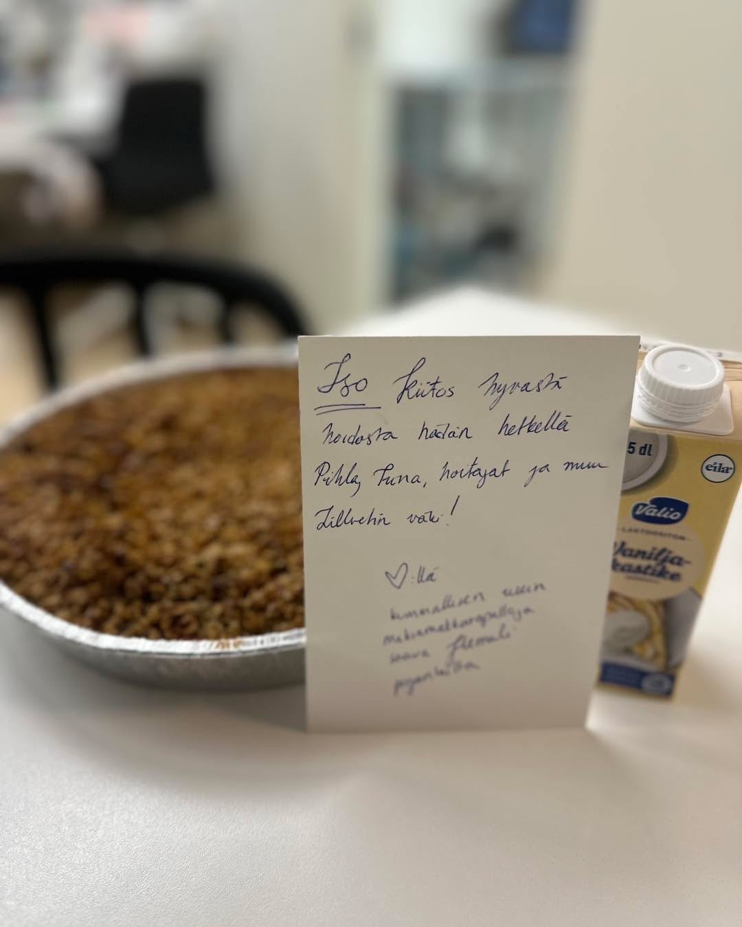 Maanantai-aamut voi joskus olla raskaita mutta ei tÀnÀÀn Kangasalla! Ihana yllÀtys omenapaistoksen muodossa, kyllÀ nyt viikko lÀhtee hyvin kÀyntiin. YritÀmme aina mahdollisuuksien mukaan joustaa ja auttaa vaikka se joskus meneekin ylitöiksi. Mahtavaa kun tÀmÀ palkitaan, kiitos!