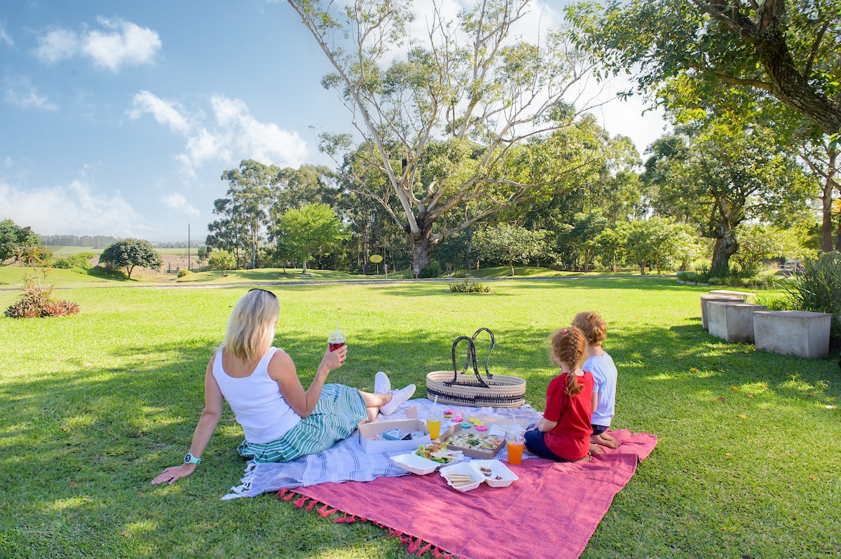 Post-school picnics on a FriYay arvie at Food Fundi Café! Order your takeaway, grab one of our convenient blankets and baskets, and head for the shadiest tree at @sugarrushkzn
Summer doesn't get better than this 😎🌳☀️💚