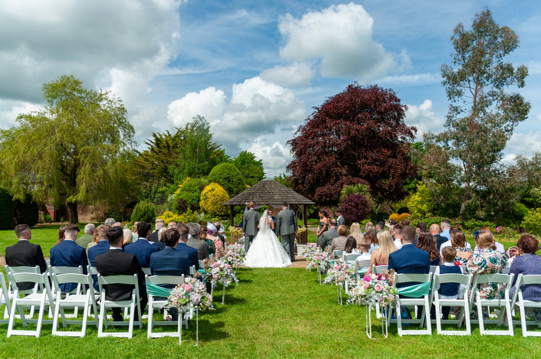 📸✨ We are thrilled to share another glimpse into Charlotte and Charlie's magical wedding day! Swipe through these breathtaking moments where every laugh, every tear, and every kiss was beautifully captured from all angles 🥰.
With two photographers on site, no precious moment went unnoticed. While one lens zoomed in on the intimate details, the other captured the grand scale of love and celebration. 🕊️
Double the coverage meant all the candid shots and unexpected angles were preserved forever. 🎉 Big thank you to our talented team for ensuring Charlotte and Charlie will remember every moment of their special day. 🎥💒
Venue: @orangerysuite
Transport: High Steppers
Photographers: @robinsonroadphotography
Content Creator: @yoursocialbride
Hair & MUA: @barnetandboatrace
Catering: @robsfillingstation
Entertainment: @nadj.uk
#CharlotteAndCharlieWed #DoubleTheMemories #WeddingPhotography #MomentsCaptured #WeddingDayBliss