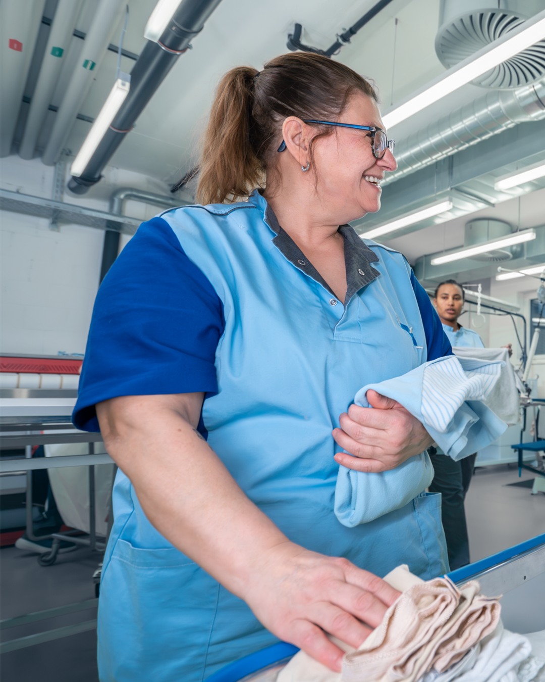 Ohne sie läuft nichts: unser Hauswirtschaftsteam! 🧼🧺
Danke für Sauberkeit, Struktur und ganz viel Herz im Alltag. 💙
#alterszentrum #oberemuehle #hauswirtschaft #sauberkeit #multitalente