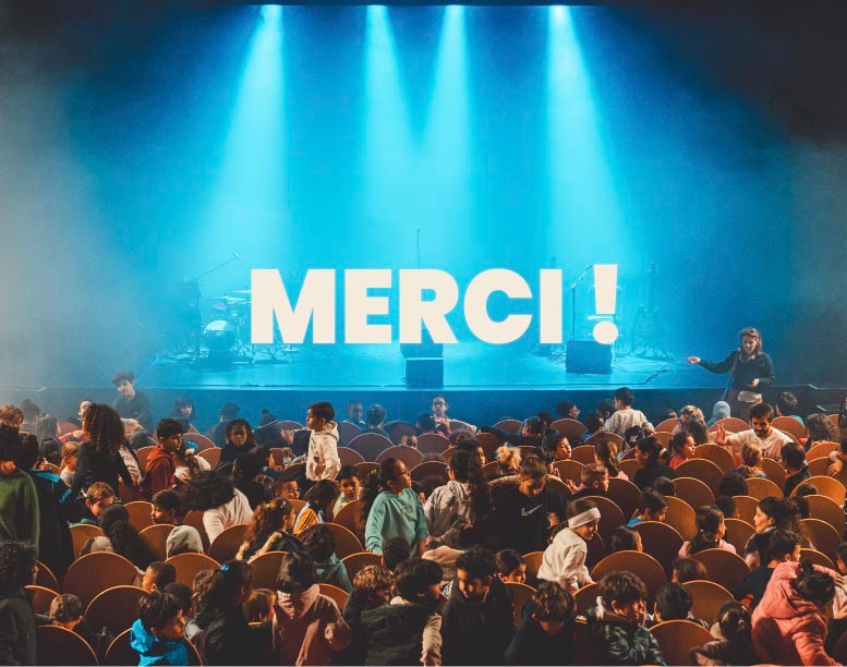 Nous étions 10 000 au rendez-vous ! 💙
10 000 enfants, parents, enseignant·e·s, animateur·rice·s, associations, structures médico-sociales et professionnel·le·s présent·e·s. ��Un immense merci à vous tou·te·s d'avoir été là pour cette incroyable 11ème édition du Festival Babel Minots !
Vous avez été formidables, et c'est grâce à votre énergie, votre bonne humeur et votre curiosité que ces deux semaines de spectacles ont été un véritable succès.
Que vous soyez venu·e·s en famille, entre ami·e·s, ou avec l'école, c'était un vrai plaisir de partager ces instants avec vous, de voir vos sourires, vos yeux émerveillés et votre plaisir de découvrir toutes ces propositions musicales ! 🎶
On espère que vous avez passé un super moment et qu'on se retrouvera l'année prochaine pour encore plus de rires, de découvertes et de belles surprises. Merci d'avoir fait de ce festival un moment inoubliable. À très vite !��
Et merci aux artistes, technicien·ne·s, professionnel·le·s des rencontres pro, prestataires, bénévoles, partenaires et aux lieux qui nous ont accueillis et ont rendu tout cela possible.
Le festival continue ...
> jusqu'au 29 mars en Seine-Saint-Denis et Paris avec @babelmomes - @villesdesmusiquesdumonde
> 27 au 30 Mars à Saint-Nazaire avec Ty' Babel - @athenorcncm
Rendez-vous en mars 2026 pour la 12 ème édition ! ✨
L’équipe du Festival Babel Minots et du @lenomad13
Julien, Marilou, Andy, Johanna, Barded, Bérengère, Cyril, Marine, Mehdi.