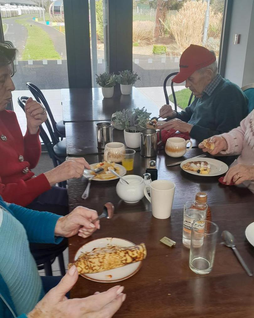 For the day thatโs in it ๐ฅ ๐ some of our Social Club members filling their bellies today on Shrove Tuesday, before Lent starts tomorrow ๐
#Pancakes #PancakeTuesday #ShroveTuesday #Crepes #SocialClub #YarnSocialClub #Dementia #CareBright #Bruff #Limerick