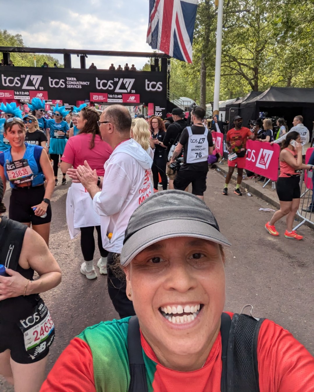 Massive congratulations to Rosa Snow for completing the London Marathon - and a huge thank you for running in support of força strength against cancer.
It was an emotional journey for Rosa, who pushed through incredible pain and spasms in her legs to complete her first ever marathon.
Rosa, you're amazing. Thank you so much for the funds you've raised and for your ongoing support for our charity, helping local people living with cancer. 🙏💕
https://cafdonate.cafonline.org/11273#!/DonationDetails
#forçastrengthagainstcancer #LondonMarathon2025 #forcaagainstcancer