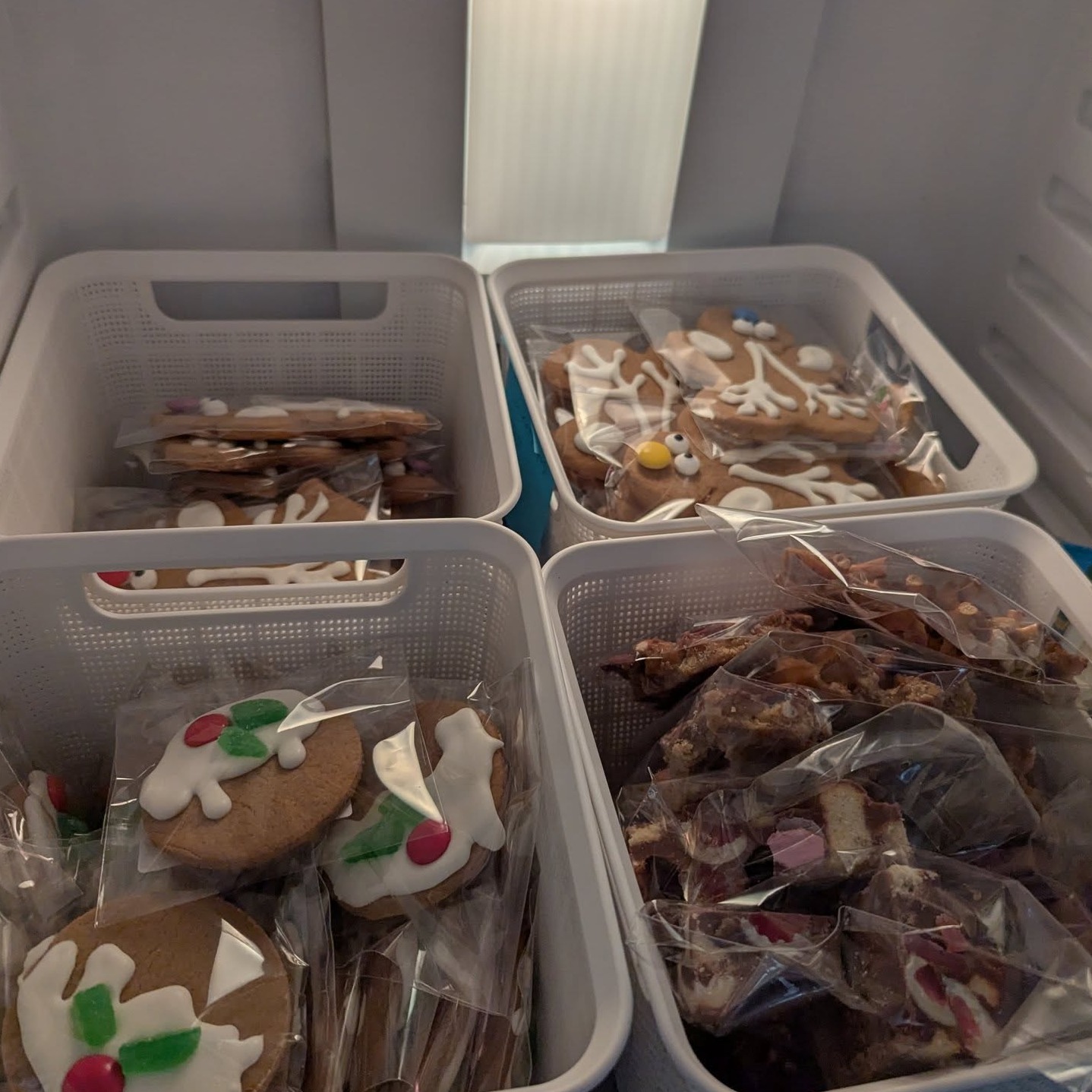 With the weather heating up next week, it can be tempting to stay at home at not come for your group class! ☀️☀️ Please be assured that the group class room air cons will be pumping out cold air all week.
And besides, you wouldn't want to miss out!! Everyone who attends a group class next week will get to choose something to take home with them as a thank you from us 🍰🍪
#InnovateExercisePhysiology #TeamInnovate #ExercisePhysiology #InnovateEP #sweettreat #merrychristmasfromus