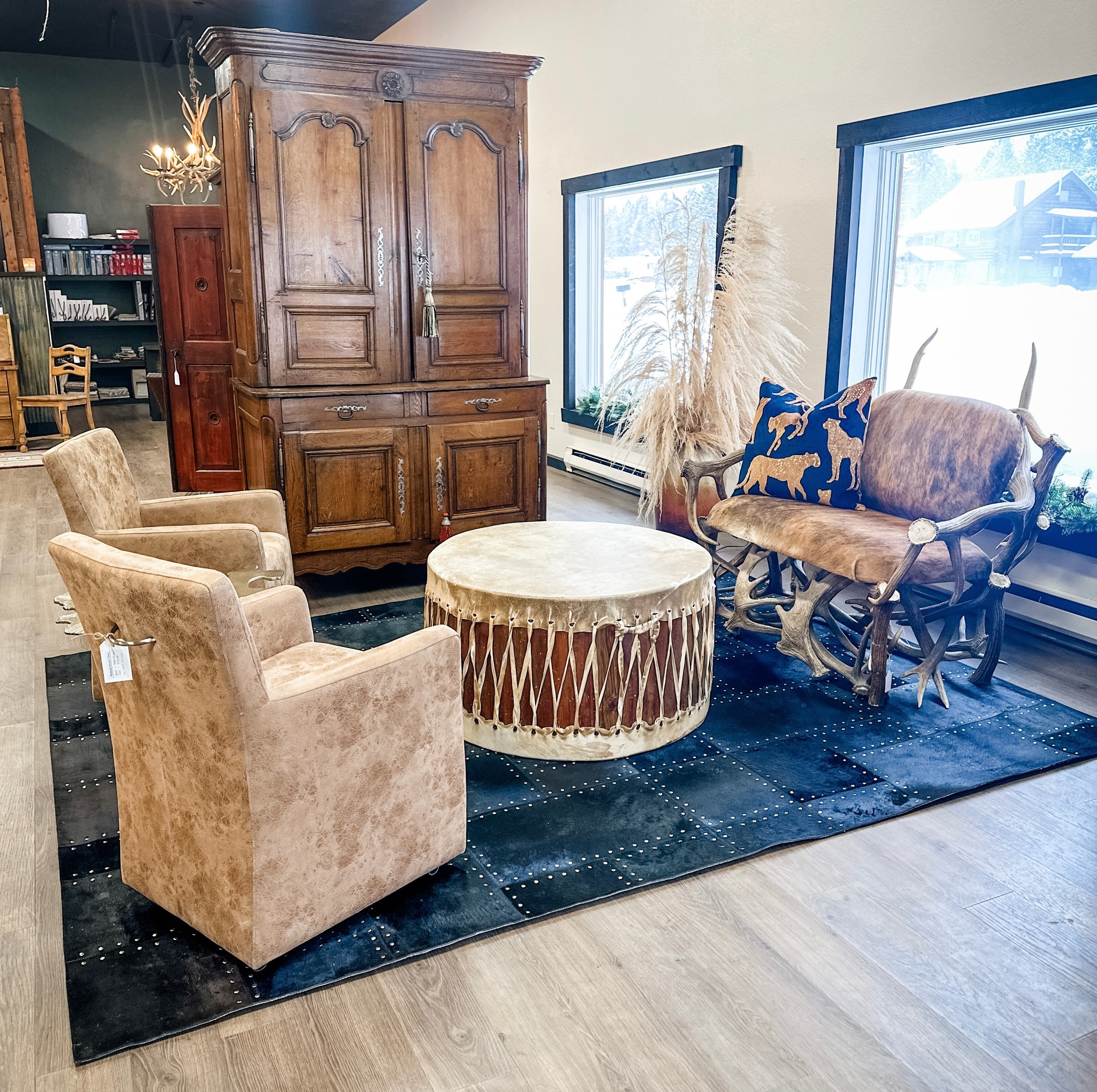 The evolution of our studio is in full swing as we continue to add new contemporary pieces like this hand loomed hair on hide with nail head details rug with our antique furnishings for a truly unique space.
Stay tuned for new additions to our studio like the original art and sculptures from local Montana artist, Brielle Walker.
#strongholddesign #bigforkmontana #interiordesign #interiordecor #interiordecorator #customdesigns #luxurydesign #customenvironments #furnituredesign #designinspiration #architecturalinteriordesign #flatheadlake #bigforkchamberofcommerce #whitefishmontana #kalispellmontana