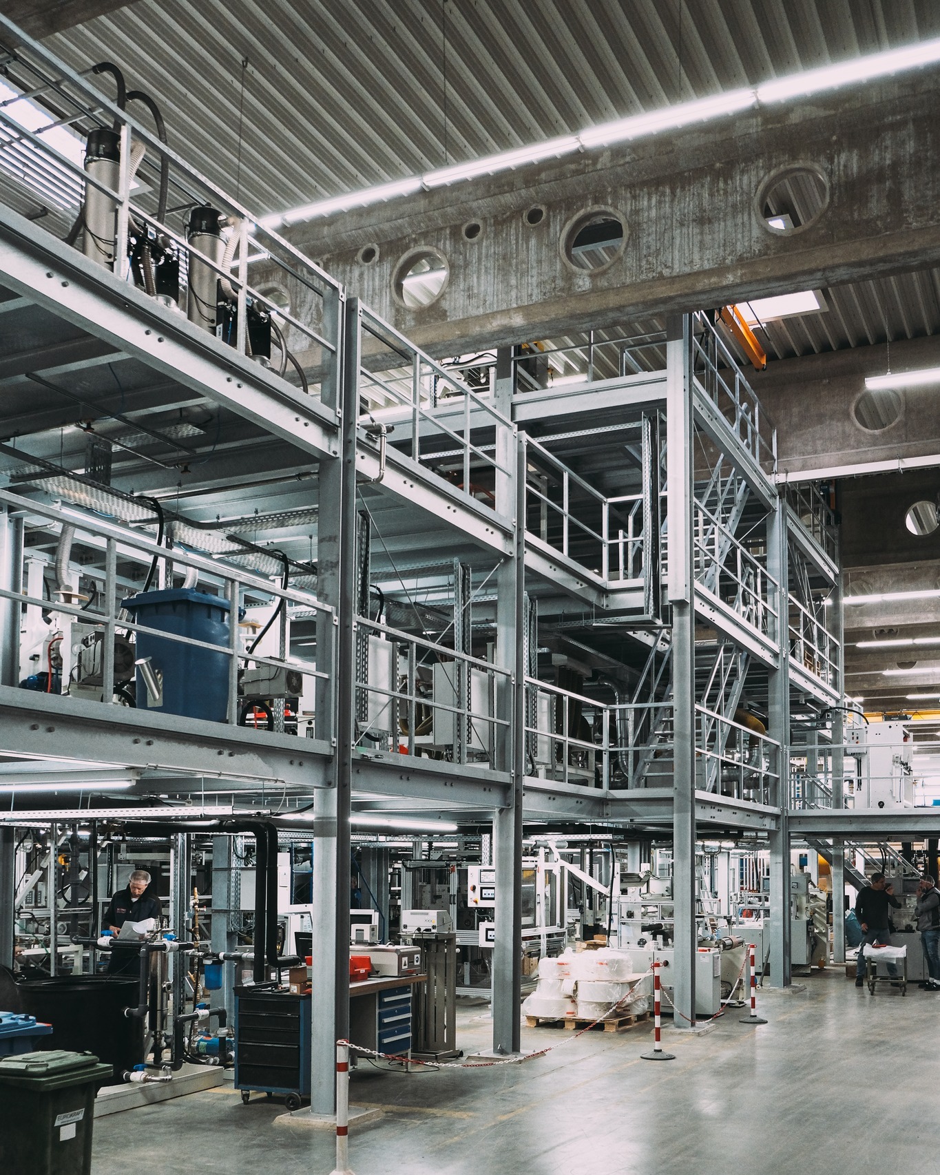 🏗️ Industriebühnen? Bei uns gibt’s alles aus einer Hand.
Wir planen, berechnen die Statik, fertigen und montieren – ausschließlich mit eigenem Personal. So behalten wir volle Kontrolle über Qualität und Termine. Auch komplexe Einbausituationen und zukünftige Maschinen berücksichtigen wir von Anfang an.
#teamgast #handwerk #stahlbau #metallbau #industriebühne