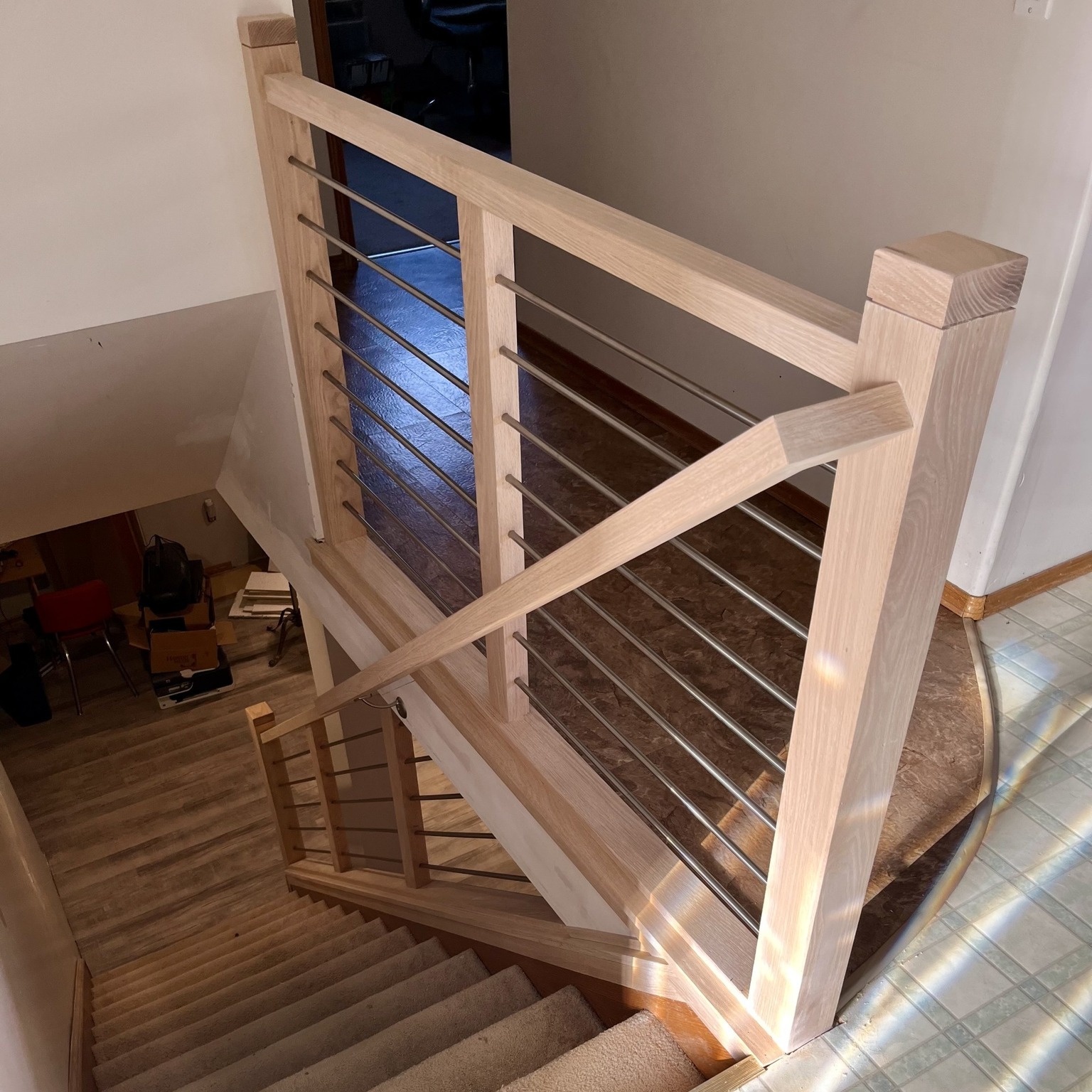 Horizontal and sleek 👌
This Red Oak railing with stainless steel rods was a custom build for a client who plans to apply their own stain. Even unfinished, the clean lines and warmth of the wood speak for themselves. It’s a great mix of natural texture and modern flow.
Looking forward to seeing how it looks once it’s fully finished!
#GWrailings #RedOakRailing #InteriorRenovation #HorizontalRods #ModernStaircase #YQRHomes #ReginaReno #CraftsmanshipMatters #CustomWoodwork