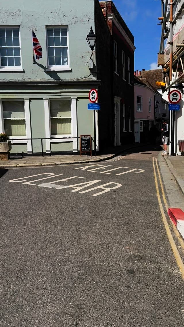 📍 How to find our Sandwich Studio from Market Street
From Market Street, head down to Strand Street—we’re just around the corner!
Walk past the @effiemcleanshop, @misskayboutique & @catseyecarving turn right onto Strand Street, and you’ll spot us at 29 Strand Street opposite @strandstreetkitchen 🙌🏽
See you soon at Lolë Wellness 🌿
#lolewellness #sandwichkent #wellnessspace #visitus #yoga #pilates #reformerpilates #yogastudio #reflexology #massage