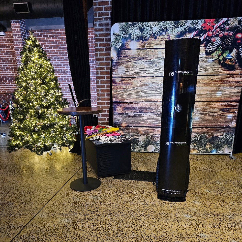 🎉📸 Get ready to jingle all the way with our festive photobooth for your Christmas event! We've got everything you need to make it a holly jolly time:
✨ Christmas props to unleash your holiday spirit
🎈 A fun attendant to keep the laughter rolling
🎄 Festive backdrops that scream "Merry Christmas!"
🎨 Customized photostrip designs for everyone to take home
Capture the magic of the season and create unforgettable memories! Let's make your Christmas celebration unforgettable! 🎅🤶🎉
@factory51weddings
www.photoillustrated.com.au
#factory51 #factory51weddings #xmasparty #xmaspartyideas #corporateideas #endofyearparty #photoboothhirebrisbane #partyhirebrisbane #photoboothbrisbane #photoboothgoldcoast #brisbanevenue #brisbanevent #partyideas #funideas #xmas2024 #eventplanner #eventmanager #weddingvenue #pub #clubs #brisbanebusiness #whatsonbrisbane