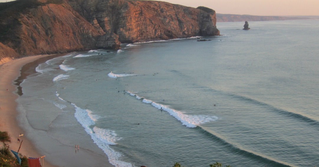 Hey surfers, remote workers and winter escapers!
We still got some rooms free in our Surfhouse from November and December on in monthly rent. We are located at the south-west coast of Portugal, just 5 minutes away from Arrifana beach, the hot spot of the area to surf. Internet works very fast and the weather never gets really cold. If you are interested and would like to know more about, please send us a message.
We are looking forward to hear from you!
#kanalusurfhouse #igers #portugal #holidayhome #wave #beach #igersitaly #aljezur #igersgermany #surfer #healthy #rooms #happylife #beach #beachlife #igers #happylife #portugal #swisssurfing #surflessons #remoters #surfandwork