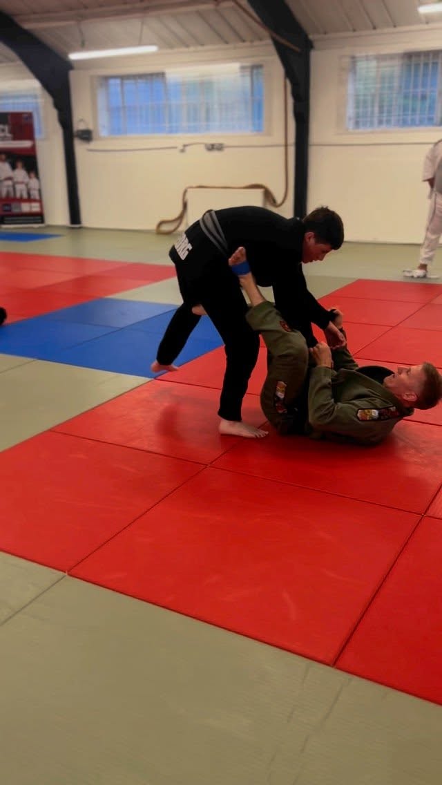 Take away the ability for your opponent to base and the 2 points are yours #checkmatbjj #bjj #ibjjf #bjjsweep #bjjcompetition #bjjblackbelt #bjjtraining