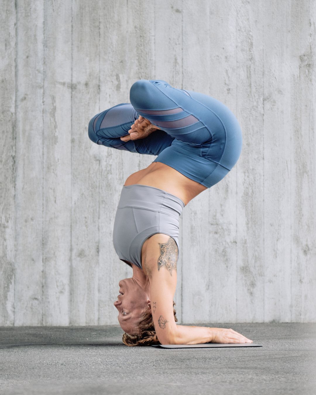 Lately, life has felt like a lot — and when it does, I always try to reconnect with myself. For me, that connection comes through movement.
I’ve tried meditation, but with my ADHD brain, sitting still often takes me anywhere but to a calm state .
That’s why I love inversions: they ground me in the moment. They’re physical, they demand presence, and they remind me to breathe.
Last month, I was knocked out by a nasty flu and couldn’t move my body — and wow, did I feel the impact, mentally and emotionally.
Now that I’m finally back in my inversion flow, I’m just so grateful. Grateful to move. Grateful to feel strong. Grateful to find calmness through movement and breath.
#InversionPractice #HandstandJourney #YogaZurich #MindfulMovement #MoveToHeal #ADHDAndYoga #GratefulToMove