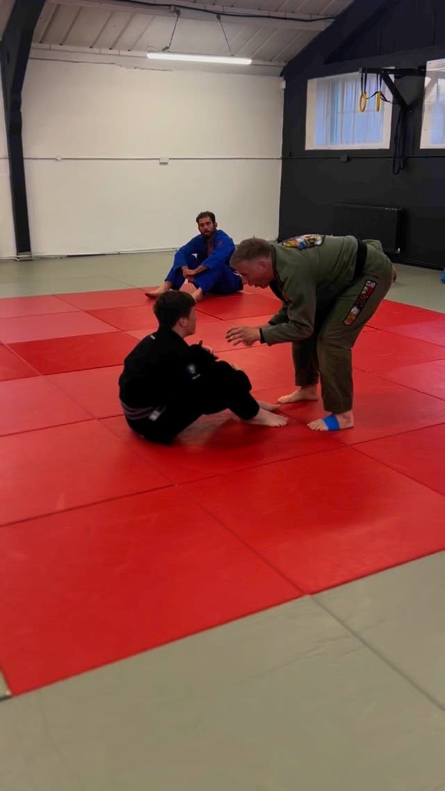 There is no dominant and none dominant side in BJJ, its key to learn and be proficient on either side #checkmatbjj #bjj #ibjjf #bjjlifestyle