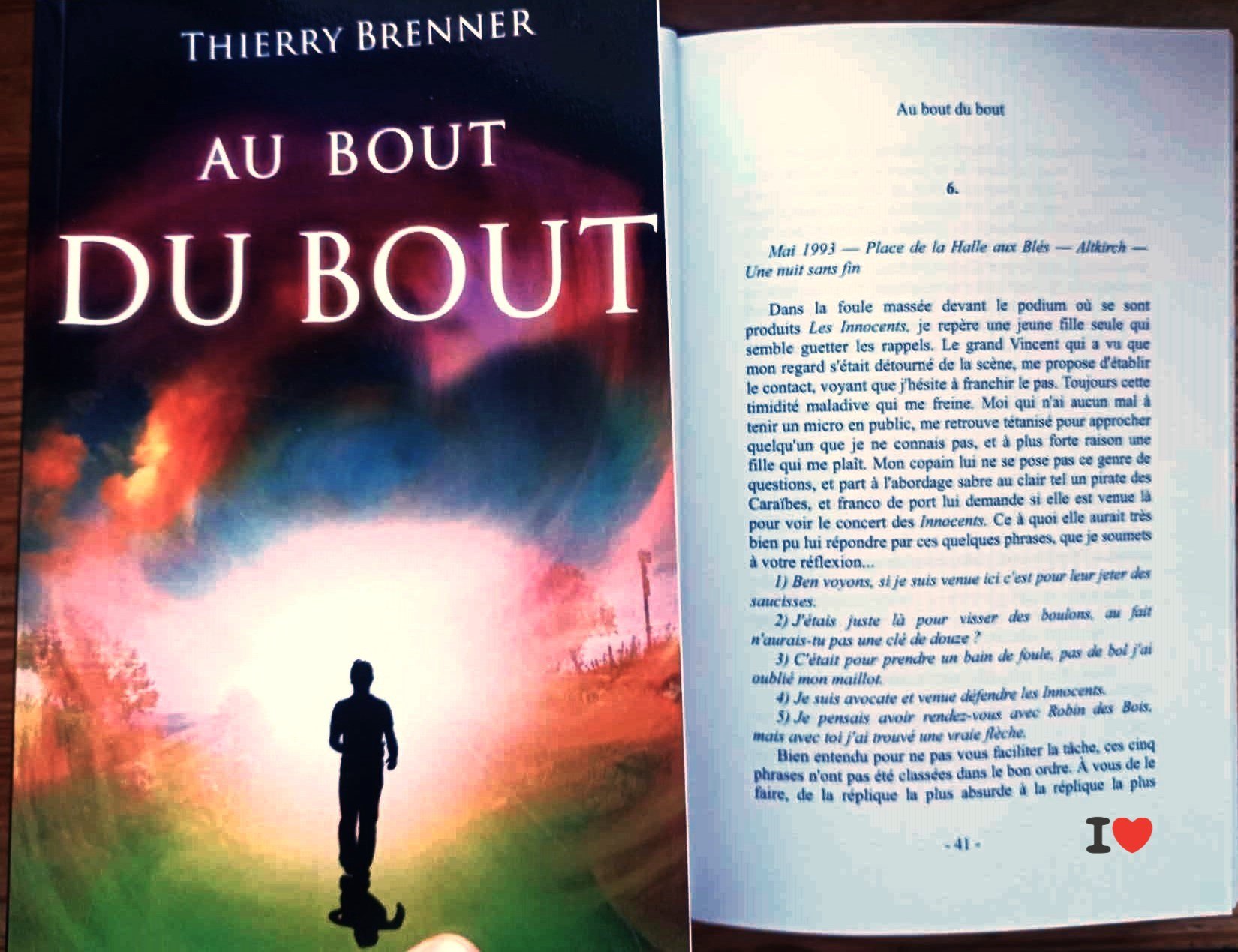 Ce qui arrive quand tu tournes une page de "Au Bout du Bout" le tome 2 de mon autobiographie . Tu en veux lire d'autres ?
#extrait #auboutdubout #roman #autobiographique #tome2 #booktokfrance
Pitch tome 2
Après avoir plongé au cœur de sa mémoire, l’auteur poursuit son voyage introspectif… Mais cette fois, l’heure n’est plus seulement à la recherche de réponses : il s’agit de tout affronter, tout comprendre et, surtout, tout lâcher.
Les masques tombent, les trahisons se révèlent, et les questions laissées en suspens trouvent enfin un écho. Entre révélations et résilience, ce dernier volet de l’autobiographie romancée de Thierry Brenner explore le crépuscule des illusions, la puissance du pardon et la liberté d’être soi.
Surprenant, intense et profondément humaniste, Au Bout du Bout oscille entre road-movie intérieur et leçon de vie, porté par un second degré salvateur qui éclaire même les instants les plus sombres.
L’histoire touche à sa fin… Mais certaines vérités ne s’oublieront jamais.