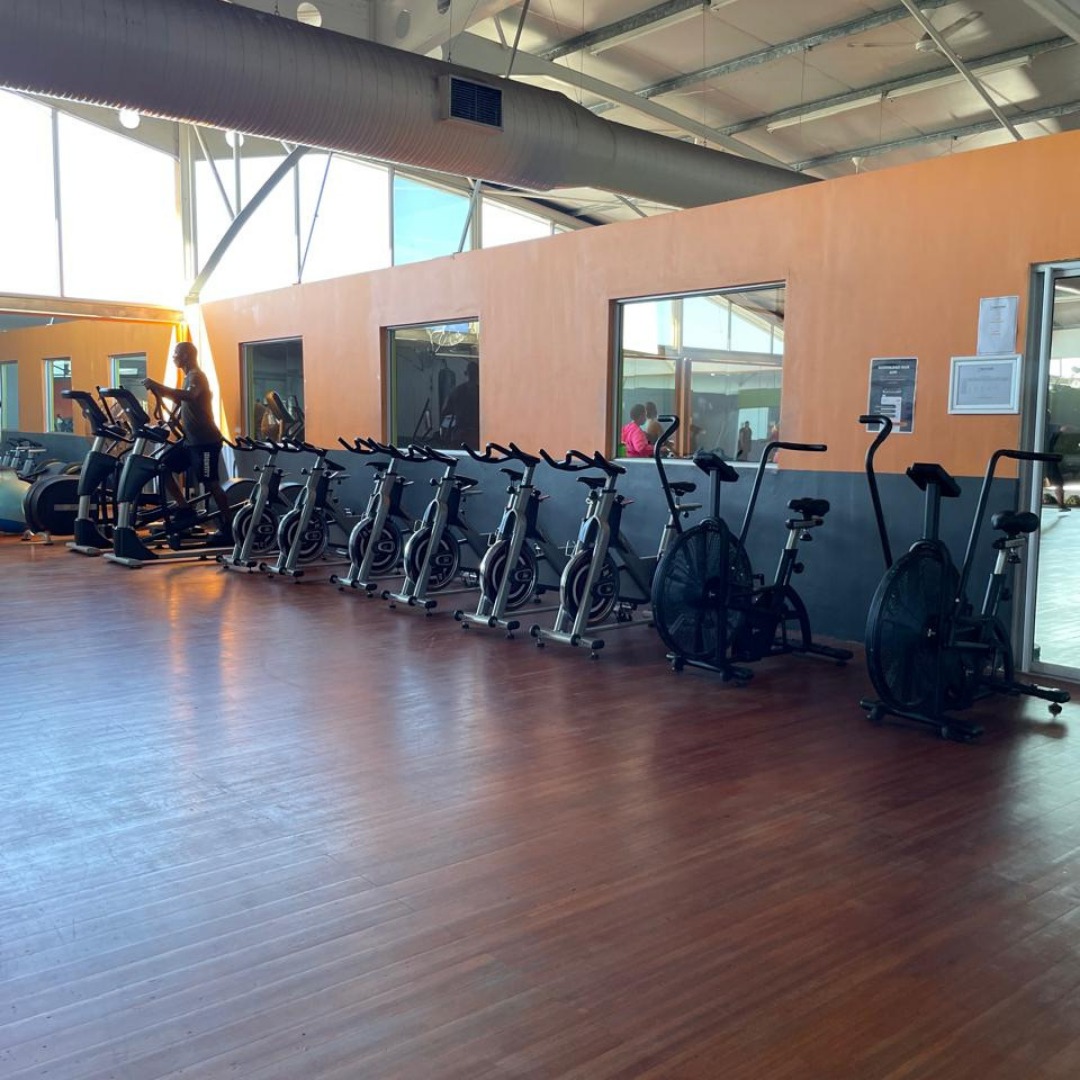 Sometimes you just need space to zone in, push hard, and train without distractions. The functional hall is the perfect spot for solo sessions—where it’s just you, your goals, and the grind.
Whether you’re lifting, stretching, or doing bodyweight work, this space is all yours to make progress. Who else loves training alone to clear their mind and focus?