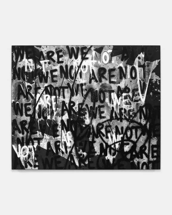 Since April 4, 2025, the Smithsonian's Hirshhorn Museum and Sculpture Garden is presenting âLove, Queenâ in the interior galleries on the second floor, an exhibition of 22 new works by Adam Pendletonâboth commissioned (such as Composition and Movement) and from previous series (Black Dada, Days, WE ARE NOT). This is the artist's first institutional exhibition in Washington. Coinciding with the museum's 50th anniversary, the exhibition celebrates the museum's commitment to abstract and conceptual art, of which Adam Pendleton may well be the 21st century's avant-garde representative.
Indeed, the artist is known for his conceptual works, which he begins with splashes, geometric shapes and, above all, words and phrases. For the artist, language is used to deconstruct and reconstruct from scratch the meanings that are imbued in various structural concepts throughout history, whether in art movements such as Dada, Minimalism and Conceptualism, or in social constructs such as racial inequality in the USA. Adam Pendleton then photographs these compositions and superimposes them using a silkscreen process, deliberately blurring the distinction between painting, drawing and photography.
Adam Pendleton is also known for his multimedia work: at the Hirshhorn Museum, he is presenting âResurrection City Revisited (Who Owns Geometry Anyway?)â, a video work projected from floor to ceiling. The video uses images of Resurrection City, the encampment considered to be the high point of Martin Luther King Jr.'s campaign for Civil Rights. Love, Queenâ will end on January 3, 2027.
@pendleton.adam @hirshhorn #paintingđš #wearenot #adampendleton #hirshhornmuseum