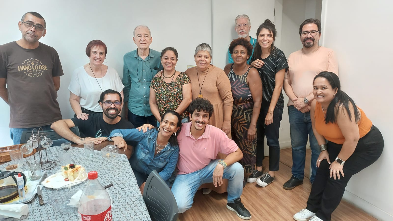 Há 35 anos, o IDACO caminha ao lado de profissionais comprometidos com a justiça social, a sustentabilidade e o fortalecimento das comunidades rurais e urbanas. São homens e mulheres que, com coragem, sensibilidade e ação, ajudaram a escrever a história de uma instituição que nasceu para defender direitos e semear futuros.
No Dia do Trabalhador, celebramos mais do que o esforço diário: celebramos histórias que transformam.
Cada projeto, cada frente de atuação, cada conquista do IDACO carrega as marcas do trabalho de quem acreditou — e ainda acredita — que é possível transformar realidades com respeito, escuta e autonomia.
Hoje, homenageamos todos esses trabalhadores e trabalhadoras que fizeram e fazem do IDACO um agente de mudança.
Vocês são parte viva da nossa trajetória e da construção de um mundo mais justo, solidário e sustentável, em sintonia com os Objetivos do Desenvolvimento Sustentável.
✨ Obrigado por cada passo, cada gesto, cada semente plantada. O futuro que sonhamos está sendo cultivado todos os dias — com vocês.
#DiaDoTrabalhador #IDACO35Anos #TransformarÉPossível #Sustentabilidade #ODS #TrabalhoComPropósito