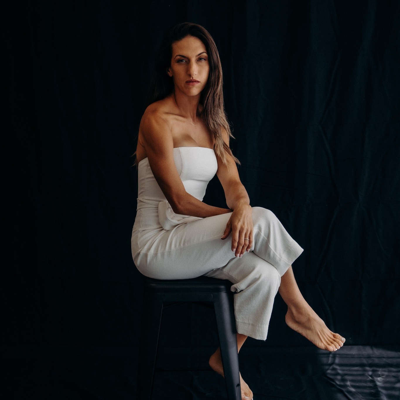 Like I said, @carly_rose_weddings_and_events has a good eye, and she's pretty nice too look at too. Knock out in fact. A quick peek into a studio headshot session. @studio4_______
Mini session are currently available. Limited booking. 20 minute session, $180.
Link in bio or PM me for more details. You wont ever regret the photos that you take, only the ones that you didn't.