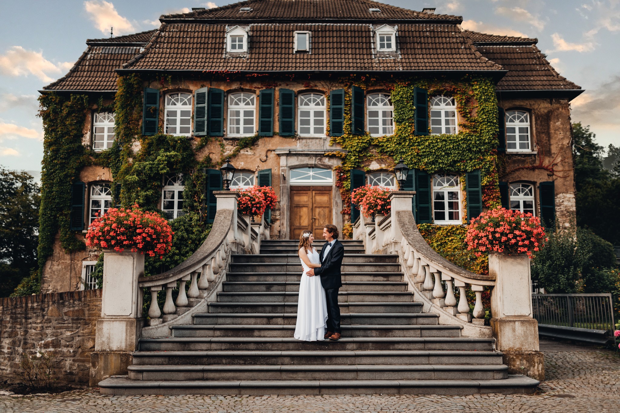 Mit Regina & Sebastian auf Schloss Linnep 😍 im schönen Ratingen
#wirheiraten #hochzeitsfotografnrw #hochzeit2026 #hochzeitsfotografdüsseldorf #wirheiraten2026 #hochzeitsplanung #hochzeitsshooting #bridetobe #braut2026 #hochzeitsreportage #baldbraut #bridetobe2027 #bridetobe2026 #wirheiraten2027 #hochzeitmülheim #schlosslinnep #heirateninduesseldorf #hochzeitsfotografdüsseldorf #heirateninratingen