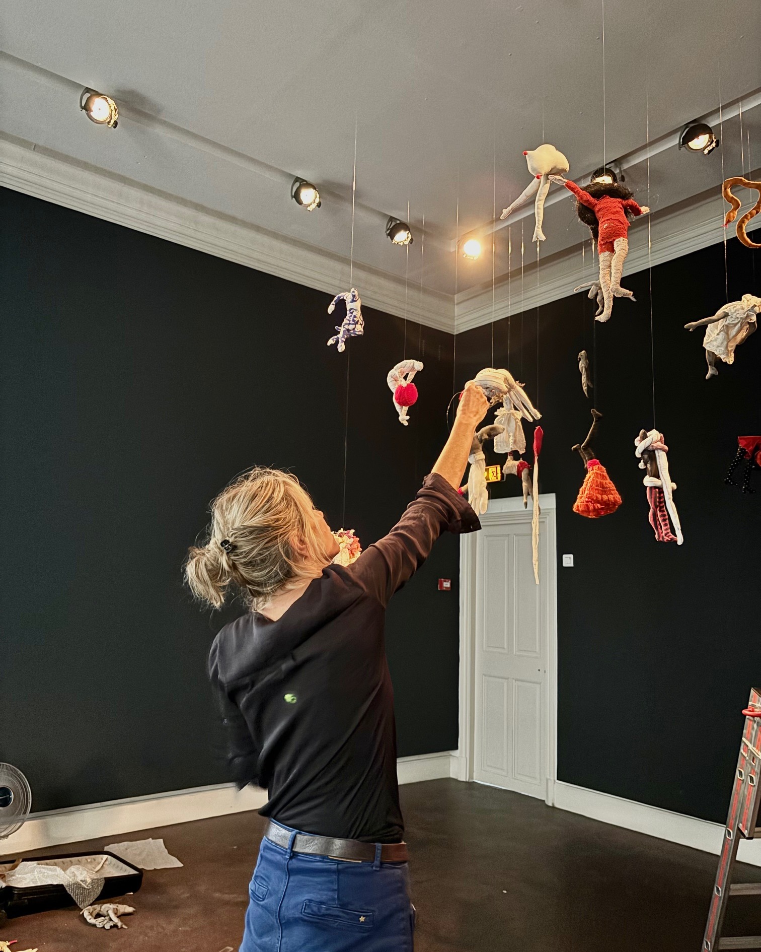 Mise en place des sublimes créations de l'artiste @ameliejoosartist pour l'exposition "Rêve !"...
Un grand merci à @ameliejoosartist ! ✨