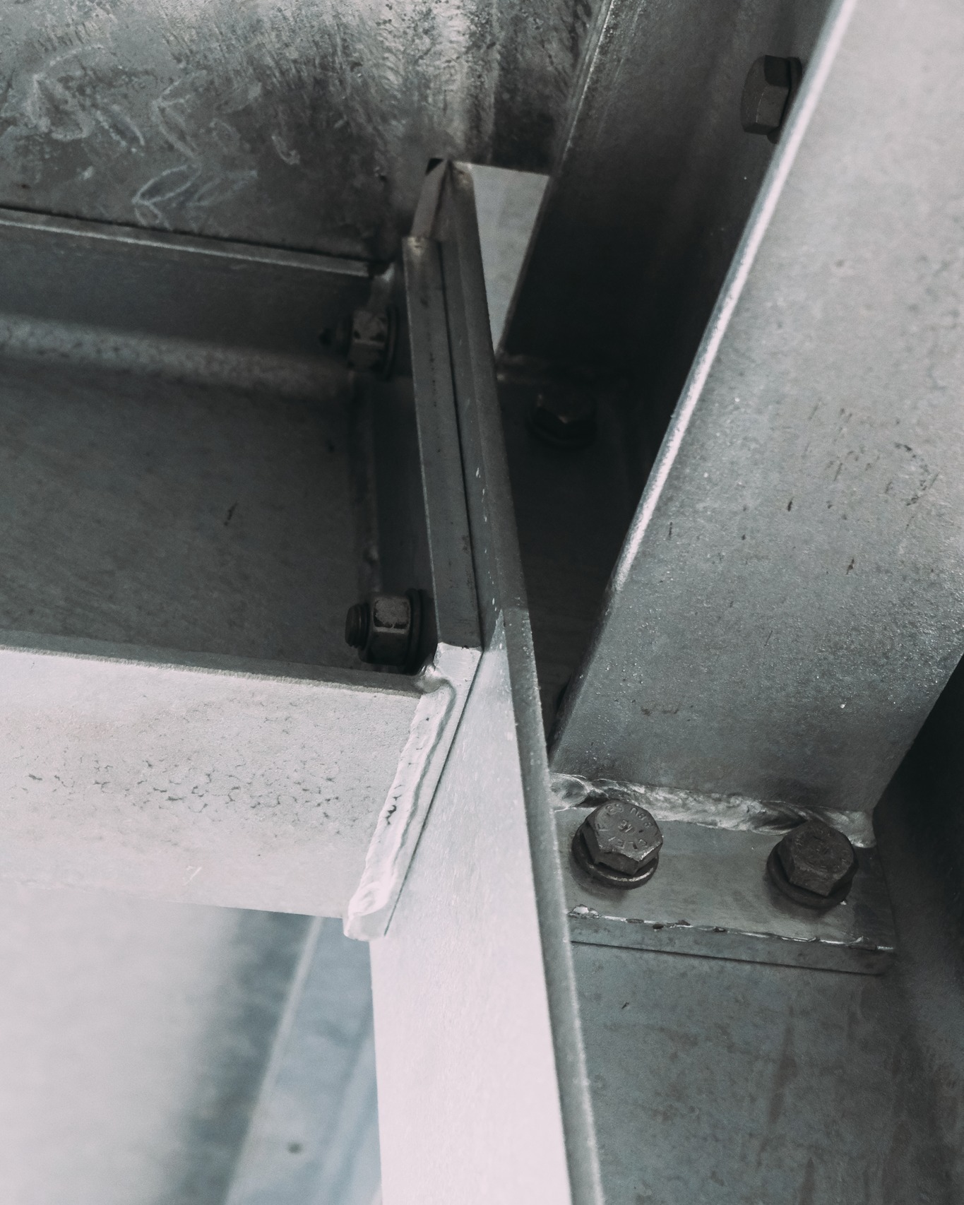 💪 Ihre Industriebühne, unser Anspruch: individuell, funktional, pünktlich.
Von der ersten Skizze bis zur fertigen Industriebühne stehen wir an Ihrer Seite. Mit durchdachter Planung, integrierter Statik und eigener Fertigung meistern wir auch schwierige Randbedingungen.
#teamgast #handwerk #stahlbau #metallbau #industriebühne