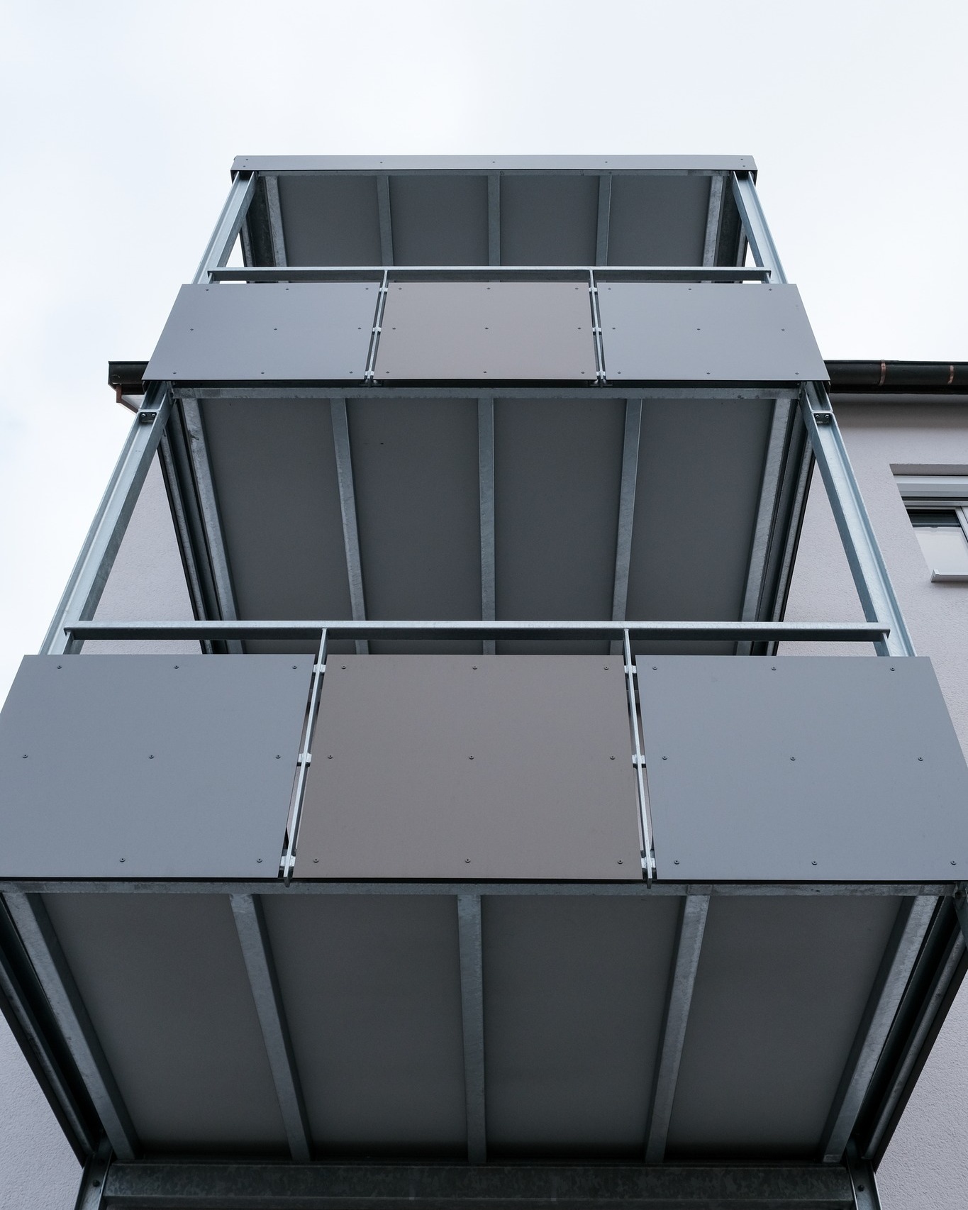 Mehr Raum, mehr Freiheit: Mit unserem Stahl-Balkonsystem schaffen wir langlebige, pflegeleichte Lieblingsplätze – präzise geplant, gefertigt und montiert.
#TeamGast #handwerk #balkon #stahlbau #architektur