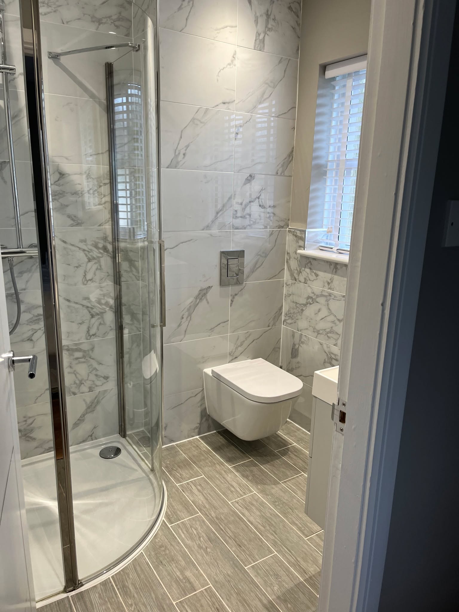 A bathroom that blends style with serenity.
This space has been completely transformed into a calming, contemporary retreat, proof that even the smallest rooms deserve the highest attention to detail.
From the clean lines to the modern fixtures, every element has been carefully chosen and expertly installed.
🛁 Thoughtfully designed. Beautifully built.
.
.
.
.
#ModernDevelopments #BathroomRenovation #BathroomGoals #HomeUpgrades #PerthshireHomes #LuxuryBathrooms #BuiltByModern