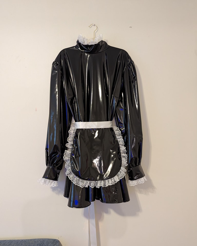 All tidied up and ready to... well maybe not actually tidy up. 😉 Loving the glossy look of this maid dress!
A couple of weeks ago I made my first PVC black vinyl dress. I was so nervous I took more pictures of the fabric than I did of the finished product. So this time when I made the dress, I made sure to take a picture of the finished product. To say I was nervous working with this material is an understatement. It's one of those materials where you really can't mess up because it's PVC. But it came out great and I hope they're happy with it.
#sewingproject #maidcostume #shinyoutfit #blackdress #custom #vinyldress #playfulfashion #pvc