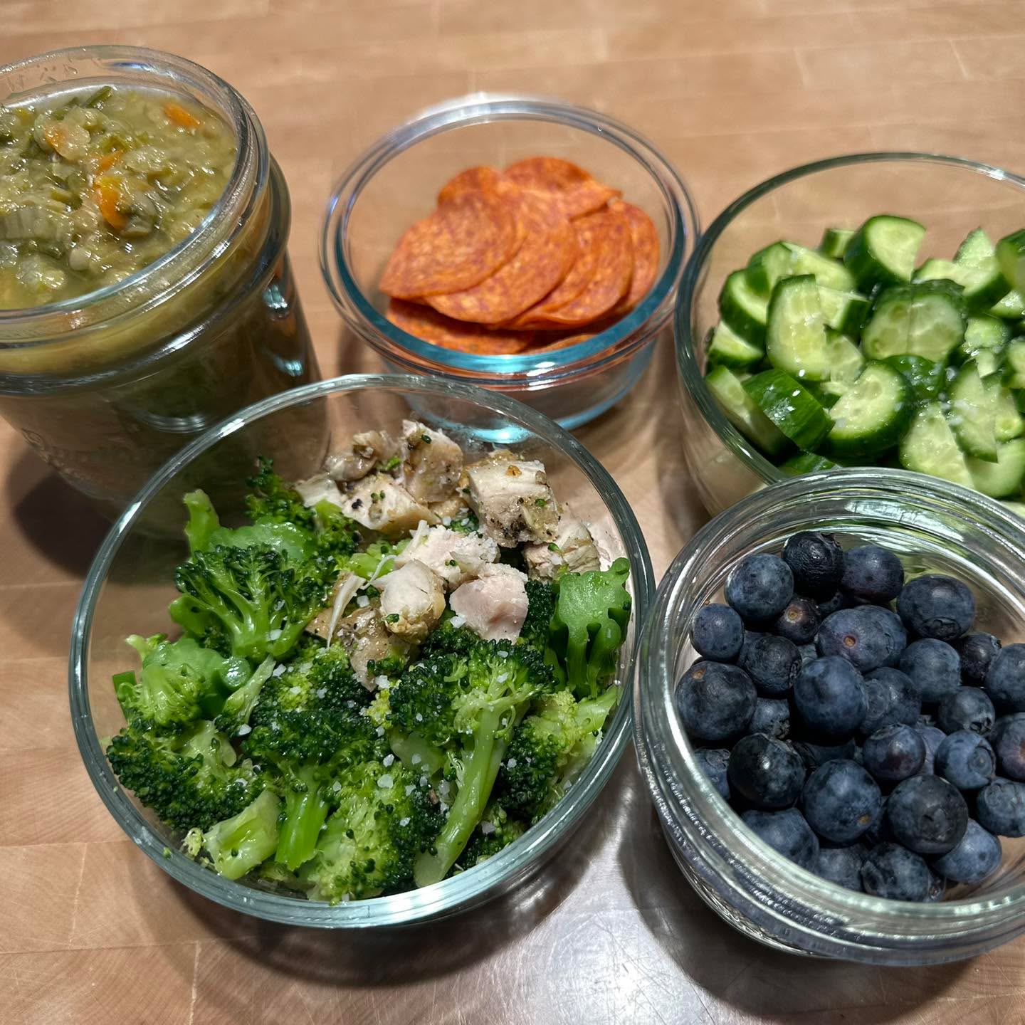 Food for work today. This is what I will eat between about 11am and 5pm today. Protein, healthy fats, and a variety of high quality fiber. (There's a lot more chicken than it seems in with the broccoli.)