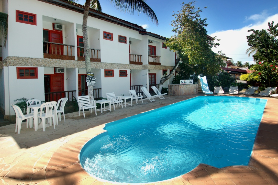 🌅 Procurando um lugar para descansar ? A Pousada Arigato oferece acomodações aconchegantes pertinho da passarela do Álcool e das melhores praias de Porto Seguro. 🌴✨ Visite-nos em http://www.pousadaarigato.com.br #PousadaArigato #portoseguro #portosegurobahia