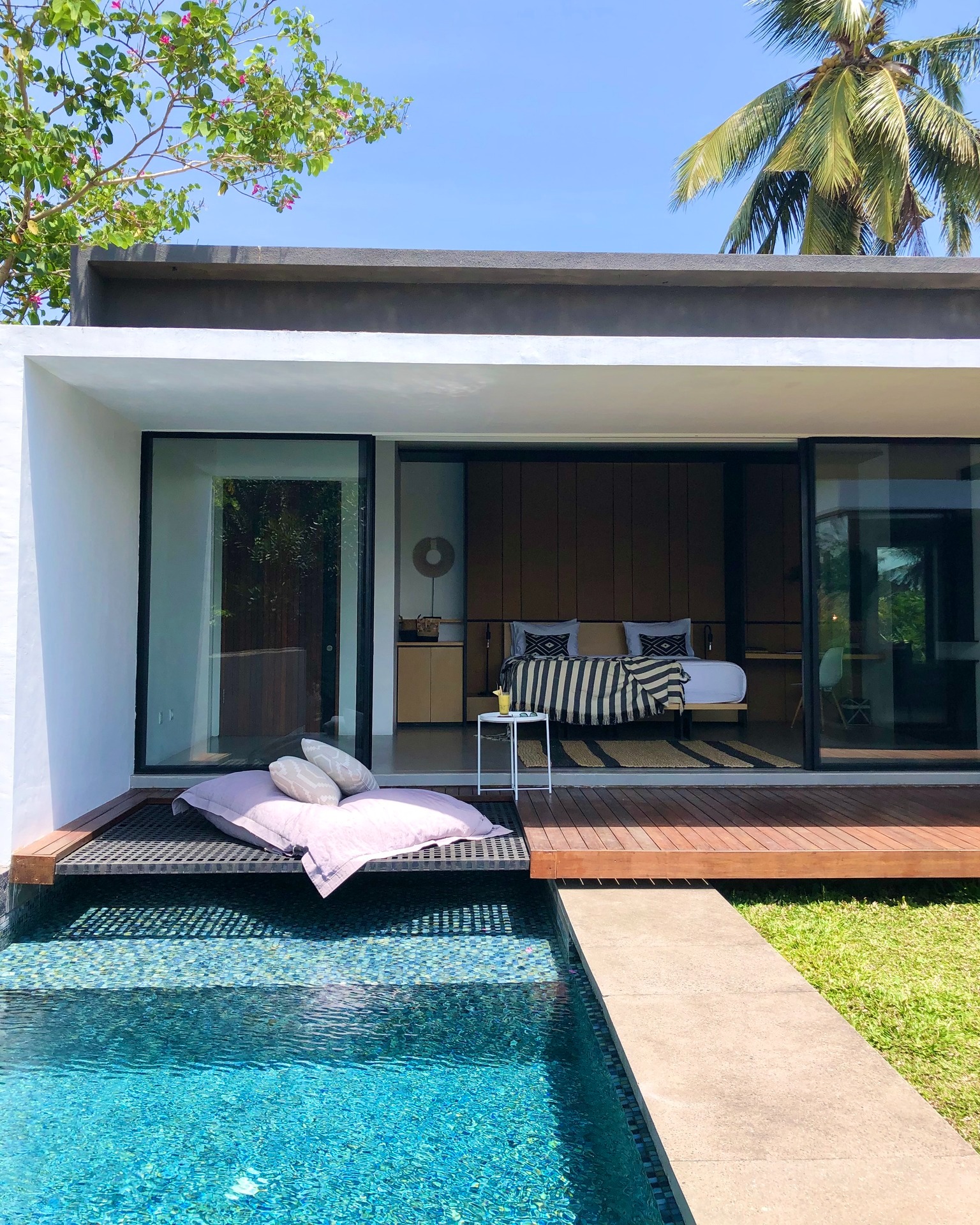 Let the gentle hum of the afternoon lull you into perfect peace at your villa sanctuary.
#Originubud #ubud #bali #travelholiday #holiday #thebalibible #origintraveler #origincollection