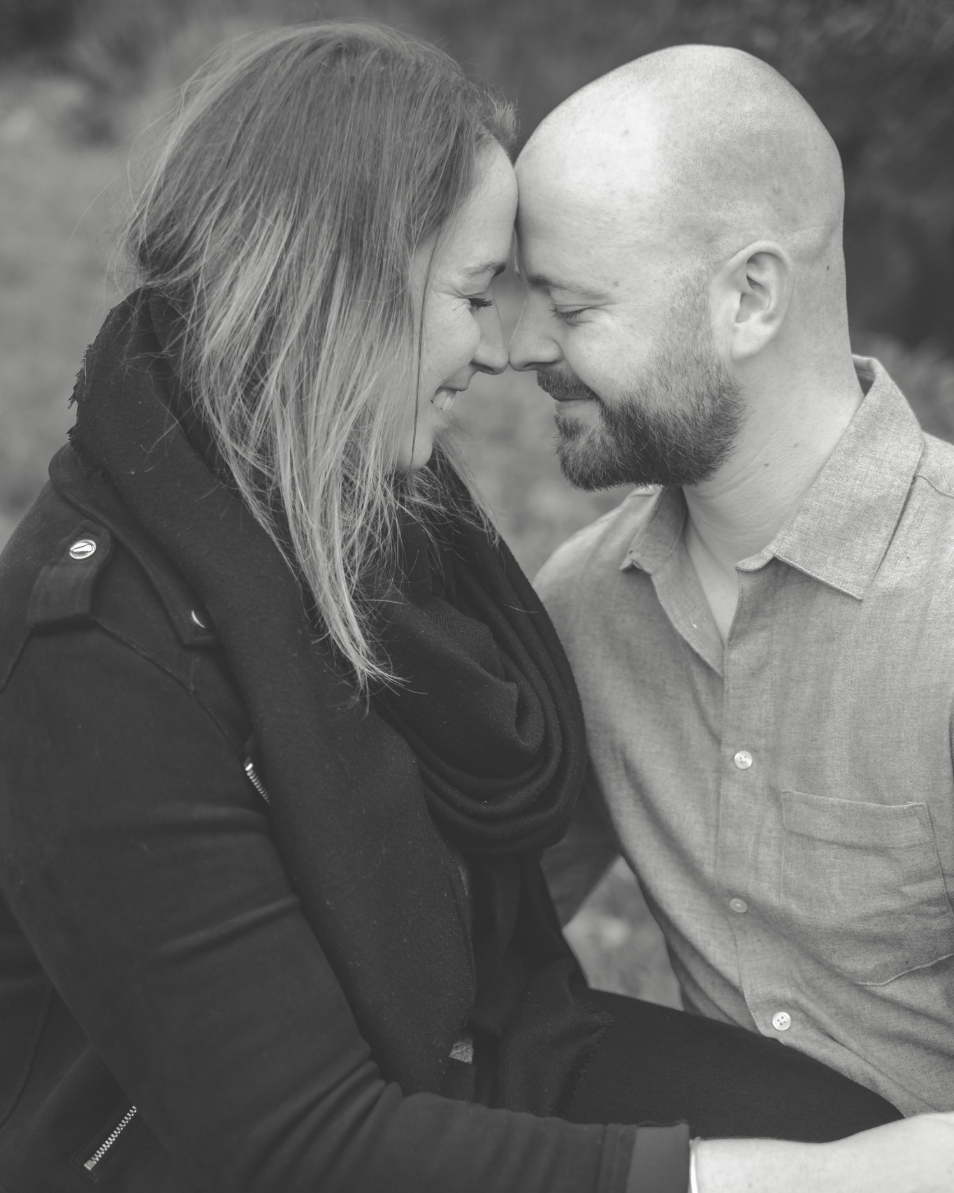 Dir weit öich am Hochzytstag
sicher füehle? De söttet dir üses gmeinsame
Kennelern-Shooting nid verpasse!
Äs Kennelernshooting git öich d Chance, öich vor der
Kamera uszprobiere und zerfahre wie dir öich chöit
bewege. Dir überchömet äs Gfüeuh derfür über, wie dir
mitenang chöit umga, damit dir zäme wunderschöni
Fotos chöit la entstah. Ds Beschte dranne? Dir bouet
müglechi Närvösität ab und chöit am Hochzytstag
sicher und entspannt vor der Kamera stah. Agnähme
Näbeeffekt: dir heit bereits viu mega schöni Fotos wo
dir für öi Iladige chöit nütze!
Teschtet öi Fotografin scho vorem Hochzytstag - startet
mit mir miteme Kennelern-Shooting. Schribet mir füre
Termin im schöne Herbscht!
@n_athiii
@floki141
ig fröie mi sehr uf öies Hochzyt im 2025!
#minaartphotography #brautpaar #fujifilm
#hochzeitsfotografschweiz #hochzeitsfotografinbern
#verlobungsshooting #kennenlernshooting
#hochzeit2025