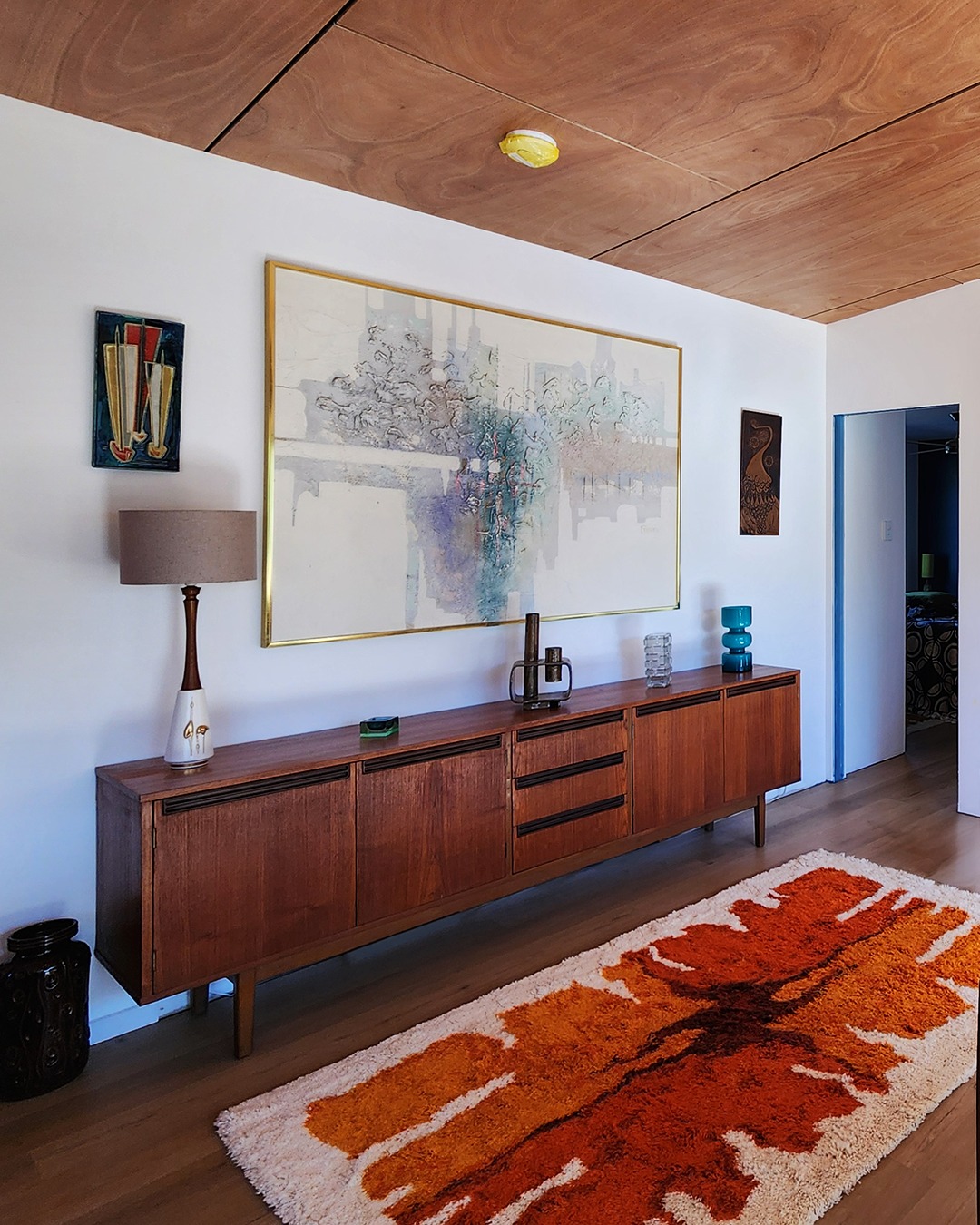 Mid-century warmth with a modern twist ✨. Plywood ceilings, rich textures, and bold design choices bring this space to life—proof that good architecture never goes out of style.
This is a house which Adrian helped to build. The hoop pine plywood ceilings have turned out amazing.
#MidCenturyModern #InteriorInspo #ArchitecturalDesign #RetroVibes #WarmMinimalism #DesignDetails #AustralianArchitecture #ColletDesignStudio #InteriorGoals #SustainableStyle"