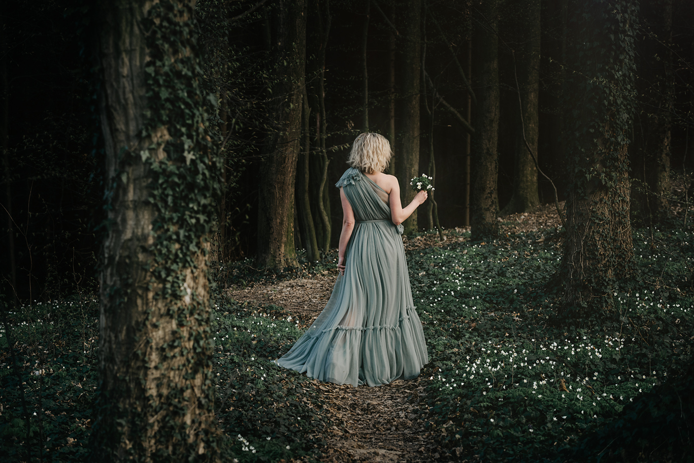 🌿 Sasanky a Lenka
Některé ženy kvetou v tichu.
Lenka a sasanky – lesní víly, které umí být křehké i silné zároveň.
Tohle focení bylo první… ale rozhodně ne poslední.
V druhé polovině května rozkvétají další květiny.
🌿 Možná už jedna z nich čeká na tebe.
#zenavkvetu #renticefoto #portretzeny #sasanky #fotimezive #cyklickezrozeni #jarniportrét #zenskasilavobraze
#zenavkvetu #renticefoto #sasanky #portretzeny #zenskasilavobraze #jarnifoceni
@lenick_a87