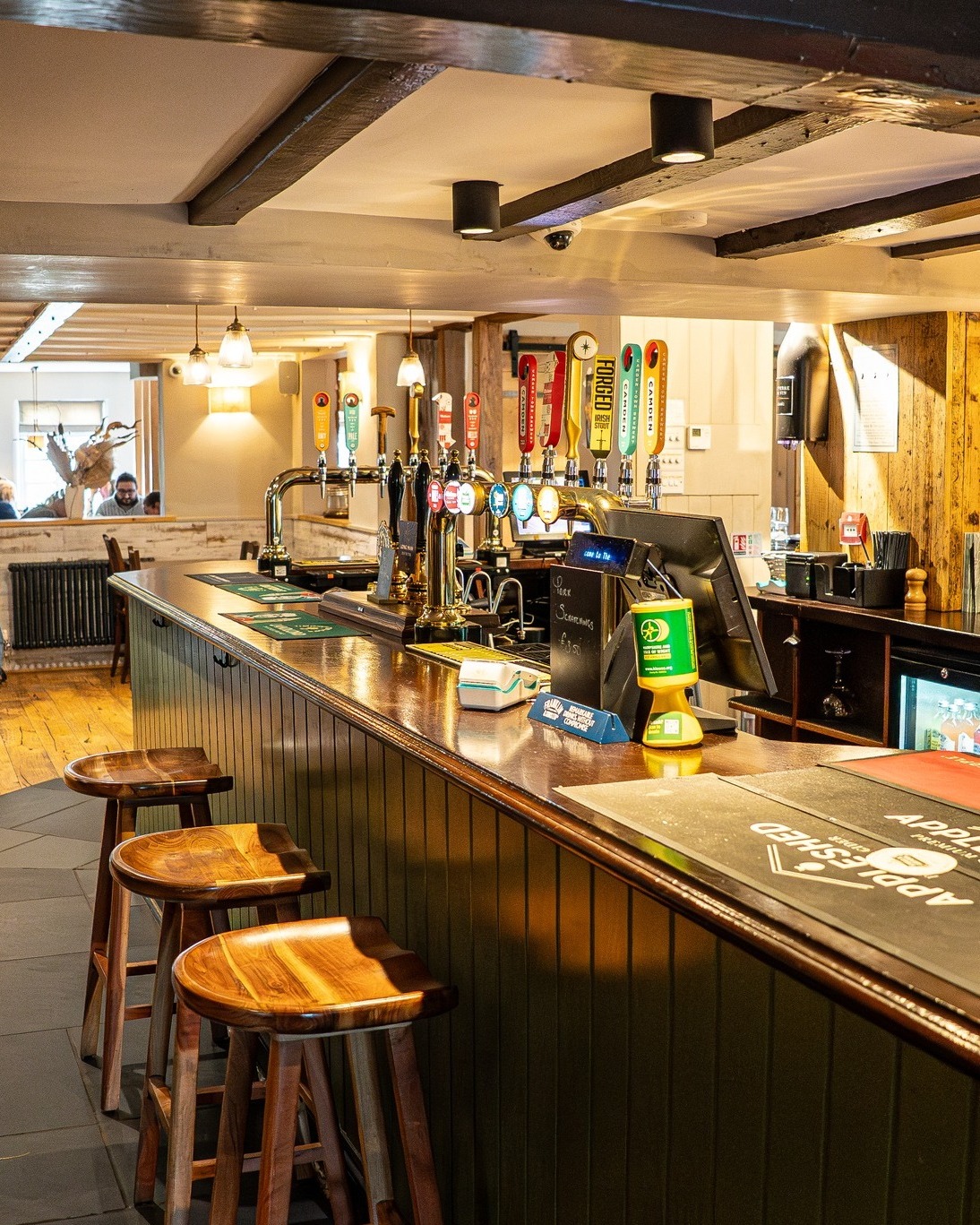 In the mood for a drink? We’ve got you!
Whether it’s a crisp pint, a chilled glass of wine, or your favourite G&T, The Malthouse is the perfect spot to unwind.
Grab a seat at the bar, catch up with friends, or challenge your mates to a game of pool or darts - no booking needed, just pop in!
#themalthouse