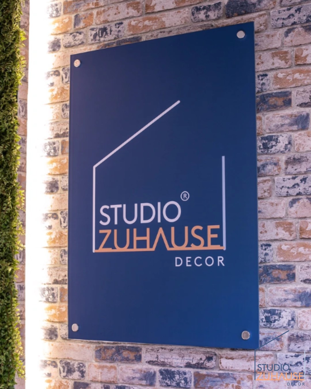 Bem-vindos ao Studio Zuhause Decor! Cada detalhe do nosso espaço foi cuidadosamente planejado para inspirar e acolher. Nossa casa multifuncional une design, arquitetura e colaboração, refletindo nossa missão de criar ambientes únicos que traduzem a essência de cada cliente.
As fotos a seguir capturam apenas uma parte do que significa "estar em casa" conosco. Ao visitar nosso espaço, você descobrirá como nosso showroom inovador e nossos serviços personalizados podem transformar seu ambiente dos sonhos em realidade.
📍 Venha nos visitar na Avenida Braz Leme, 175, sobreloja, em Santana
📞 Entre em contato pelo telefone/WhatsApp (11) 93456-1693
✨ Descubra como podemos transformar seu espaço em um ambiente que reflete sua verdadeira essência!