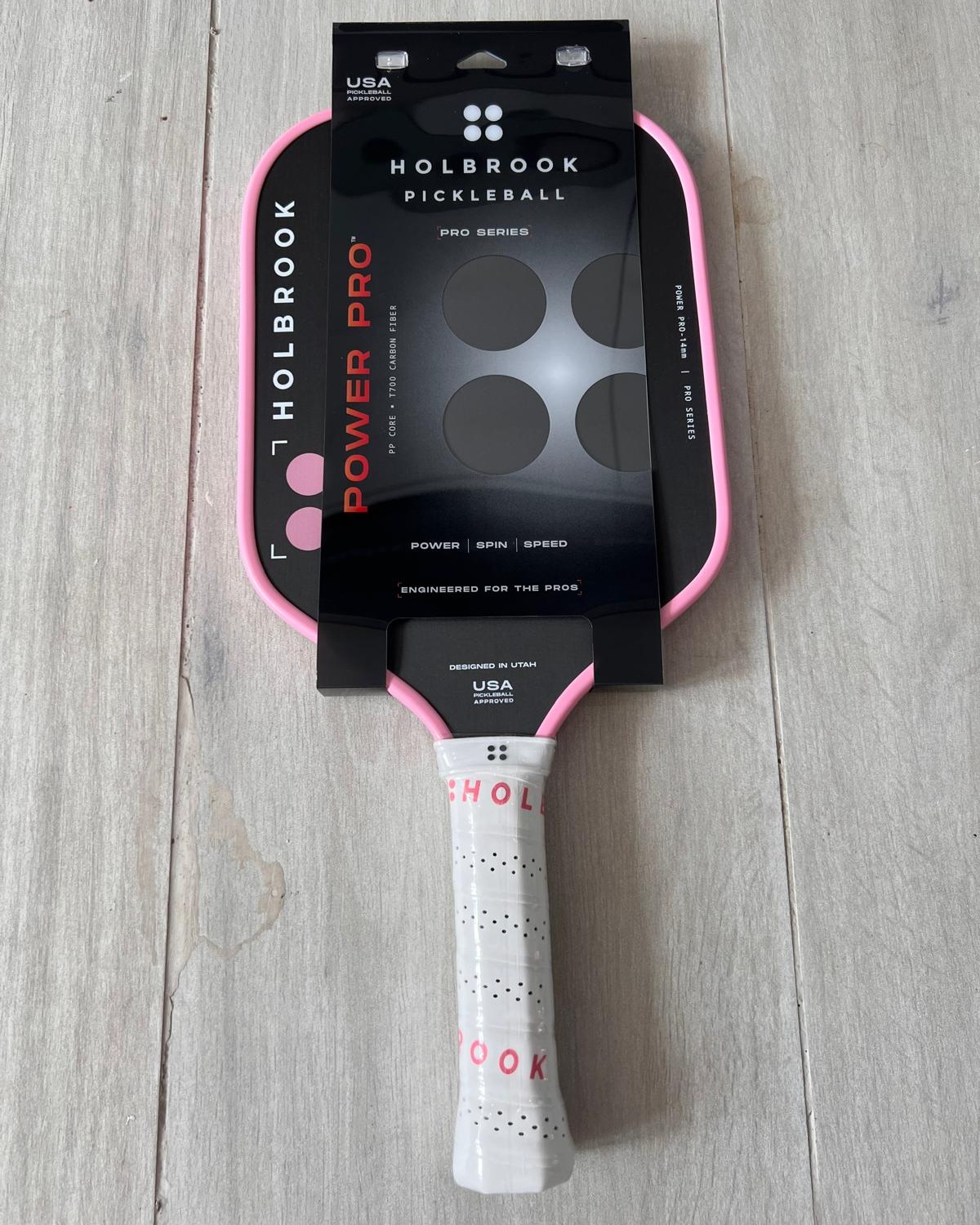 🎀🏓 Pink Power Pro de Holbrook – potencia y precisión en una sola paleta. 🔥
Con 14mm de grosor, esta paleta te da el balance perfecto pa’ jugar duro sin perder el control.
💪 Hecha pa’ jugadoras que quieren rendimiento PRO en cada tiro.
✅ Núcleo foam inyectado
✅ Cara de carbono T700
✅ Súper cómoda y liviana
✅ Diseño duradero y con flow rosa 💖
🎯 ¡Ya disponible en 👉 www.erniezonepickleball.com!
#PickleballPR #PinkPowerPro #HolbrookPR #ErnieZone #VamosPaLaCancha #PickleballPuertoRico #Holbrook #holbrookpickleball