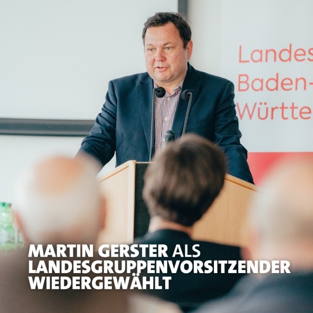 Martin Gerster wurde wiedergewählt zum Vorsitzenden der SPD-Landesgruppe Baden-Württemberg - wir freuen uns! 💪🥳
Zusammen mit Isabel Cademartori aus Mannheim und Derya Türk-Nachbaur aus dem Schwarzwald als seine Stellvertreterinnen, bildet er ein starkes Trio an der Spitze der sozialdemokratischen Abgeordneten aus unserem Bundesland.
Wir wünschen euch viel Erfolg bei eurer Arbeit 🌹
#politikmitherzundkopf #sozialepolitikfürdich #biberach #SPD #landkreisbiberach #spdbw #badschussenried #Federsee #badbuchau #laupheim #illertal #riedlingen #LandkreisBiberach #ochsenhausen #SozialePolitikFürDich