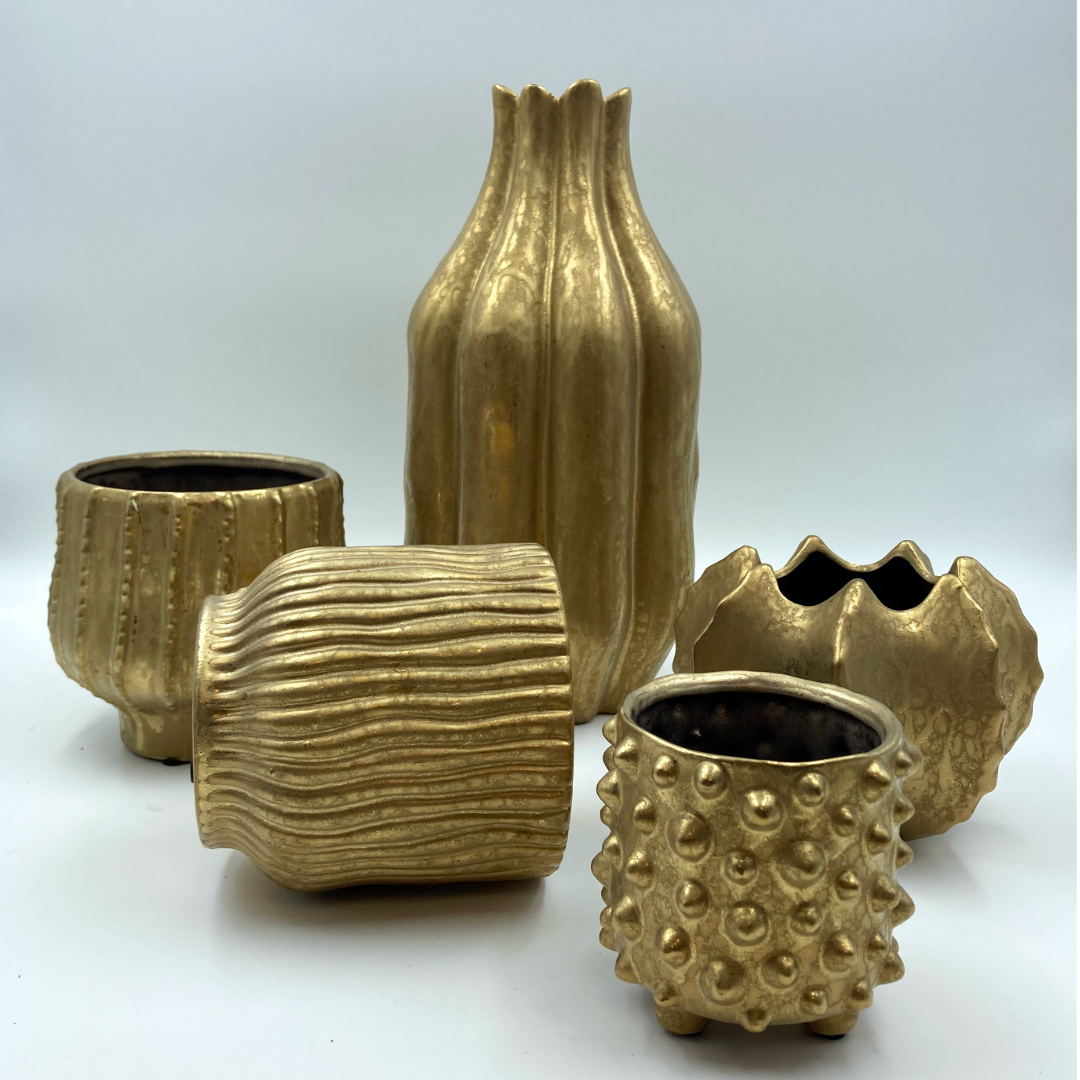 🌿 ici quelques uns des pots reçus récemment, de toutes les formes et de toutes les couleurs, des petits et des grands !
Il y a certainement celui qui conviendra à votre plante fétiche, histoire de la mettre en valeur 😉 et de pimper votre déco intérieure !
#fleuristepau #paumaville #potdefleurs #vase #cachepot #decorersoninterieur #decodeprintemps #fleuriste64 #DecorVegetal #AmbianceFlorale #FeteDesMeres #FleursDePrintemps #fleuriste