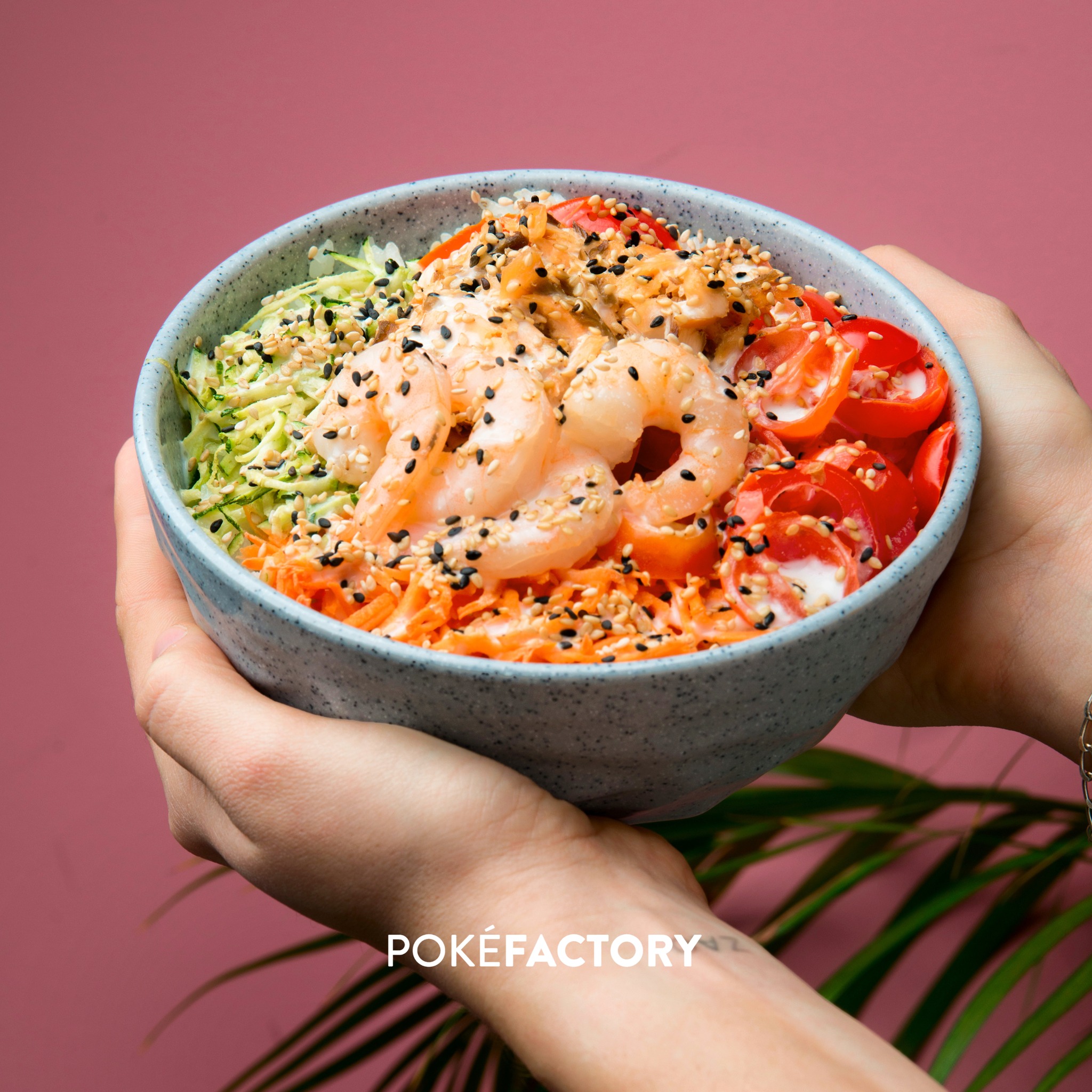 Si chiama NEW BOWL LESS ed è la tua nuova SIGNATURE preferita 😍
Base a scelta ✔️ Mazzancolle 🦐 Salmone cotto 🍣 Carote alla julienne 🥕 Zucchine alla julienne 🥒 Pomodorini 🍅 Salsa yogurt 🥛 Sesamo 🌾
Ti aspettiamo nei nostri store oppure ordina direttamente dalla nostra #APP 💥
#poke #pokesignature #pokefactory #newbowlless #ordinaora