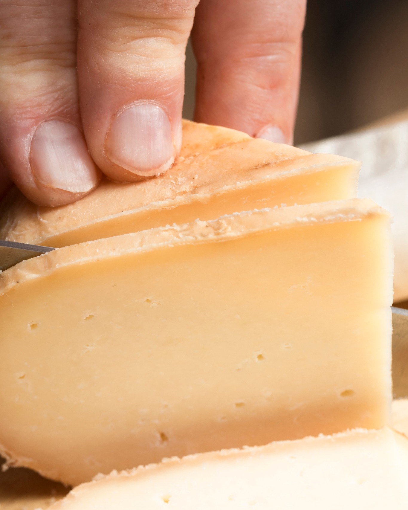 🧀 Hi ha un moment màgic que només els amants del formatge coneixen…
Eixe primer trosset del formatge que acabes de comprar. El talles amb cura, l’olores, el tastes… i en un segon ja saps que has encertat.
A Pastor de Morella treballem perquè cada formatge siga una experiència: un viatge al nostre territori, als sabors autèntics, a l’elaboració tradicional.
#pastordemorella #elsports #formatgeartesà #cheeselovers