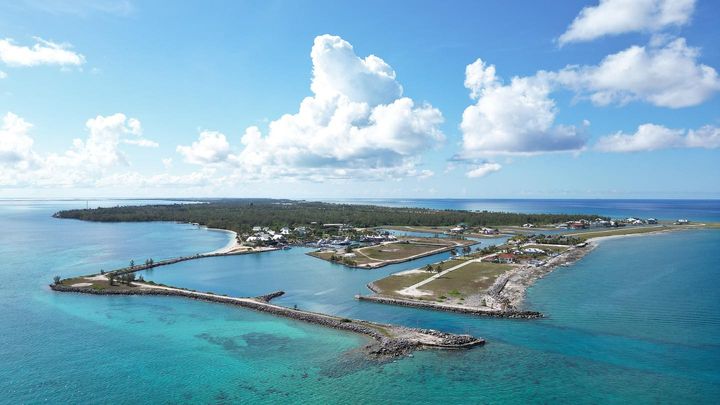 There are still many good boating days left in 2024! Now that we are in 'shoulder season', you can see a good weather window, jump in your boat and head over and still get reservations at your favorite villa in West End.
See you soon!
https://www.grandbahamavillarentals.com
#Westendbahamas #grandbahama #bahamasboating #oldbahamabay #bootlebay #bahamasrentals #vacationrentals