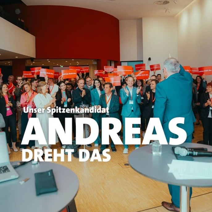 Wir wollen wieder Regierungsverantwortung übernehmen. Und ab jetzt ist klar: Mit @andreas.stoch als unserem Spitzenkandidaten zur Landtagswahl am 8. März 2026 🌹
Das hat der Landesvorstand einstimmig kürzlich in Stuttgart beschlossen. Anschließend gab es ein Treffen aller Kandidatinnen & Kandidaten. Unser Landtagskandidat @simon.oezkeles war ebenfalls dabei 🤓
#AndreasDrehtDas #StochFürBW
#SozialePolitikFürDich #landkreisbiberach #sozialepolitikfürdich #Federsee #spdbw #biberach #badbuchau #laupheim #ochsenhausen #badschussenried #SPD #riedlingen