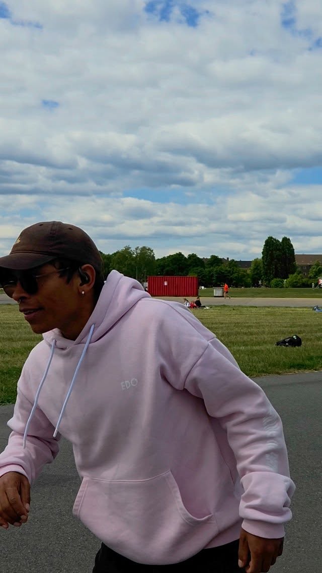 Sketchy line cooked with @jaro_hajdik... Sooo looking forward to cook with all the international crew at @re.turn_berlin!
.
.
.
#inlineskatingberlin #wizardskating #returnberlin #warmup