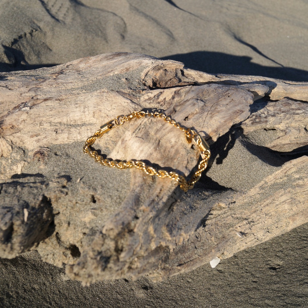 One of our favourite pieces - the Stevie bracelet ✨