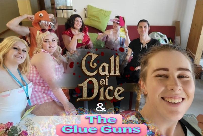 Liker du D&D? Liker du musikaler? Liker du kaos på en scene? Da er "Limpistol til Besvær" noe for deg!
@theglueguns har slått seg sammen med @callofdice for et improvisert musikkrollespill med terninger og trampetakt!
The Glue Guns trenger kanskje ingen introduksjon, men de er en liten gjeng med cosplayere som gjør musikalske opptredener, slik som mellomakten på NCC, avslutningsnummer for Banzaicon, og åpningsshowet på Mizucon!
Call of Dice er en kanal på Twitch som streamer Dungeons & Dragons live, og har også arrangert live D&D show på både Torucon og Kazokucon!