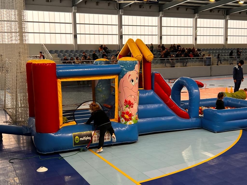 🎈 Post Promocional – Dia da Criança (1 de Junho):
👧👦 O dia mais feliz do ano está a chegar...
🎉 1 de Junho – Dia da Criança!
Surpreende os mais pequenos com uma festa inesquecível cheia de cor, alegria e muita diversão!
Na Mundo Insuflável, temos os insufláveis perfeitos para escolas, ATL's, juntas de freguesia, empresas e famílias que querem celebrar este dia com emoção.
📍 Atendemos todo o distrito do Porto
🔒 Equipamentos seguros e acompanhamento profissional
⏰ Vagas limitadas — reserva já!
💬 Envia mensagem agora e garante o teu insuflável para o Dia da Criança!
Vamos fazer deste dia… o melhor de sempre! 💙
#DiaDaCriança #MundoInsuflável #InsufláveisComAlegria #1DeJunho #FestasInfantis #DiversãoGarantida #GrupoPlaycenter